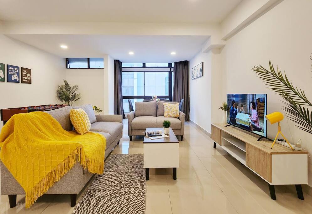 16pax Bukit Bintang Pavilion/Fahrenheit/ Netflix