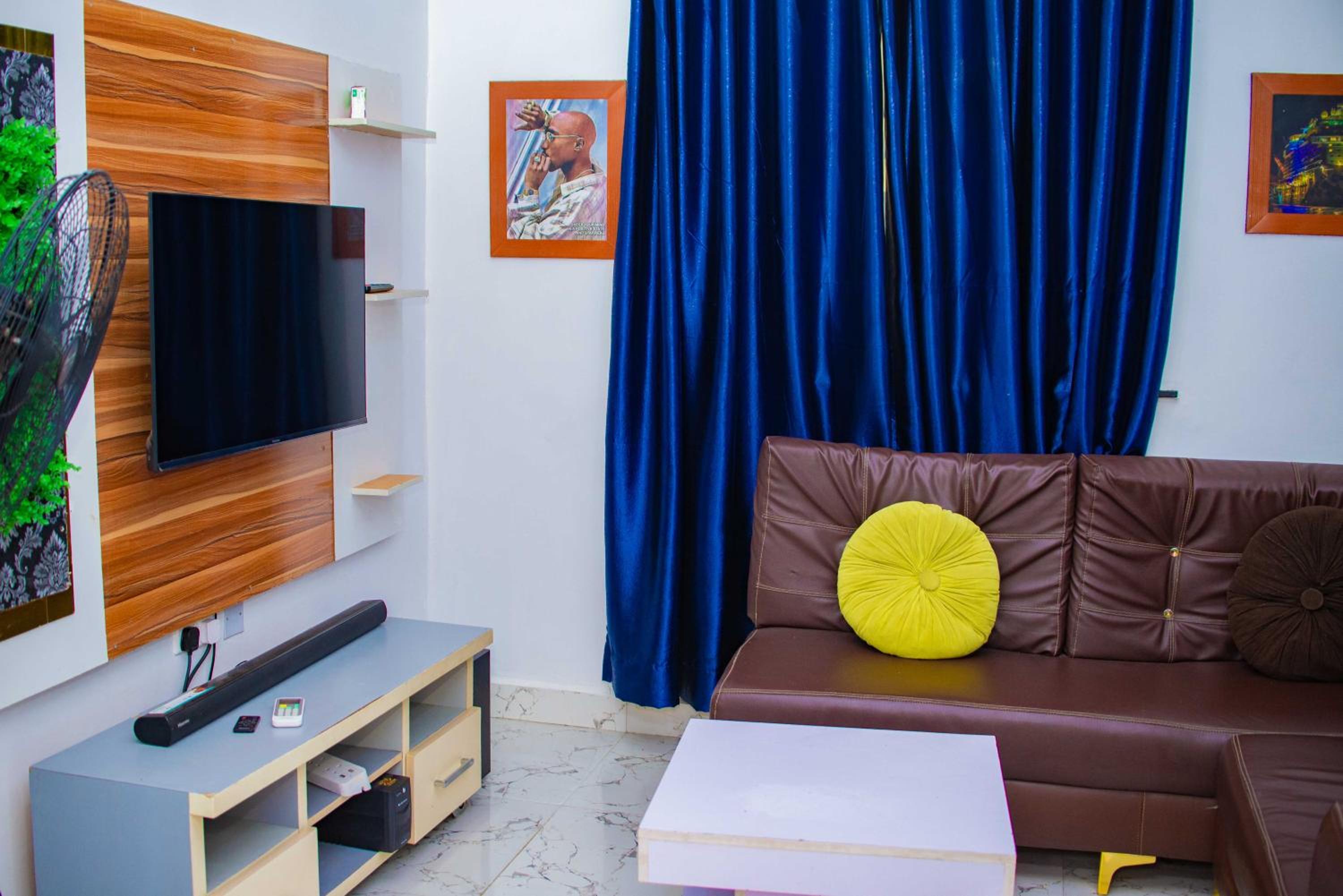 Stylish 1-Bed-Apt With 24hrs Power + Fast Wi-Fi view 5