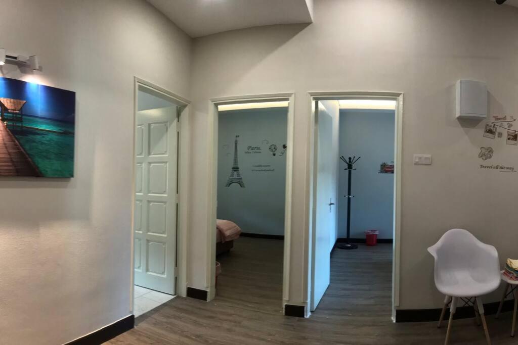 The White House Near Jonker Stadthuys by walking distance