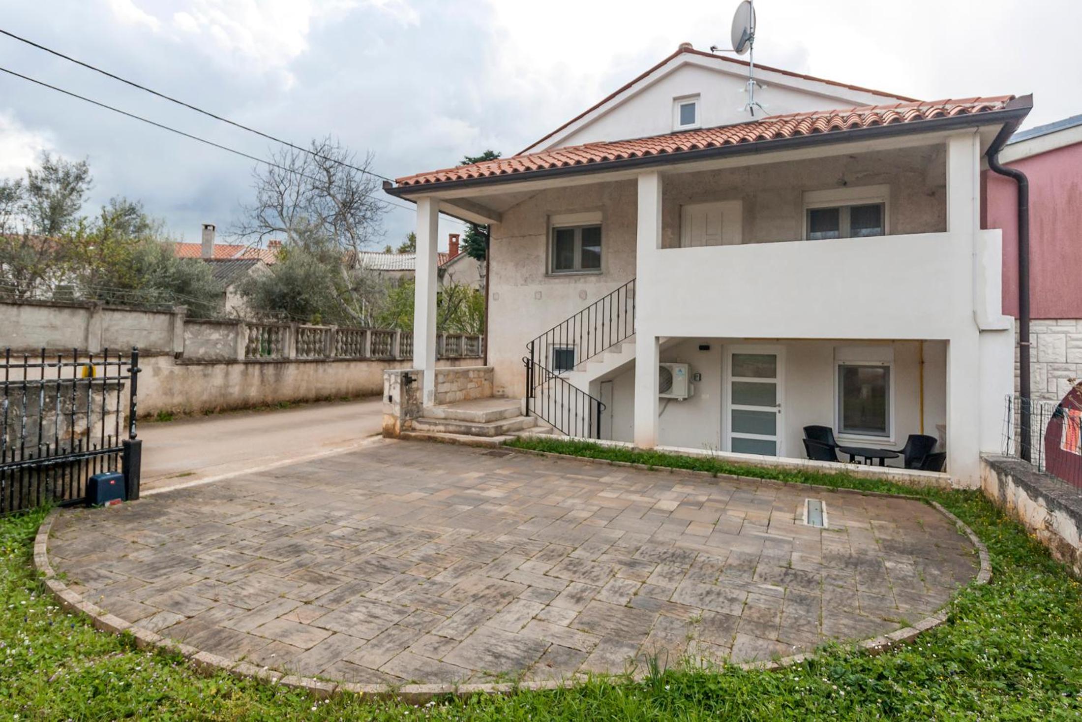 Studio & Apartment 'The Roots Apartments' near Pula, Istria, Croatia view 4