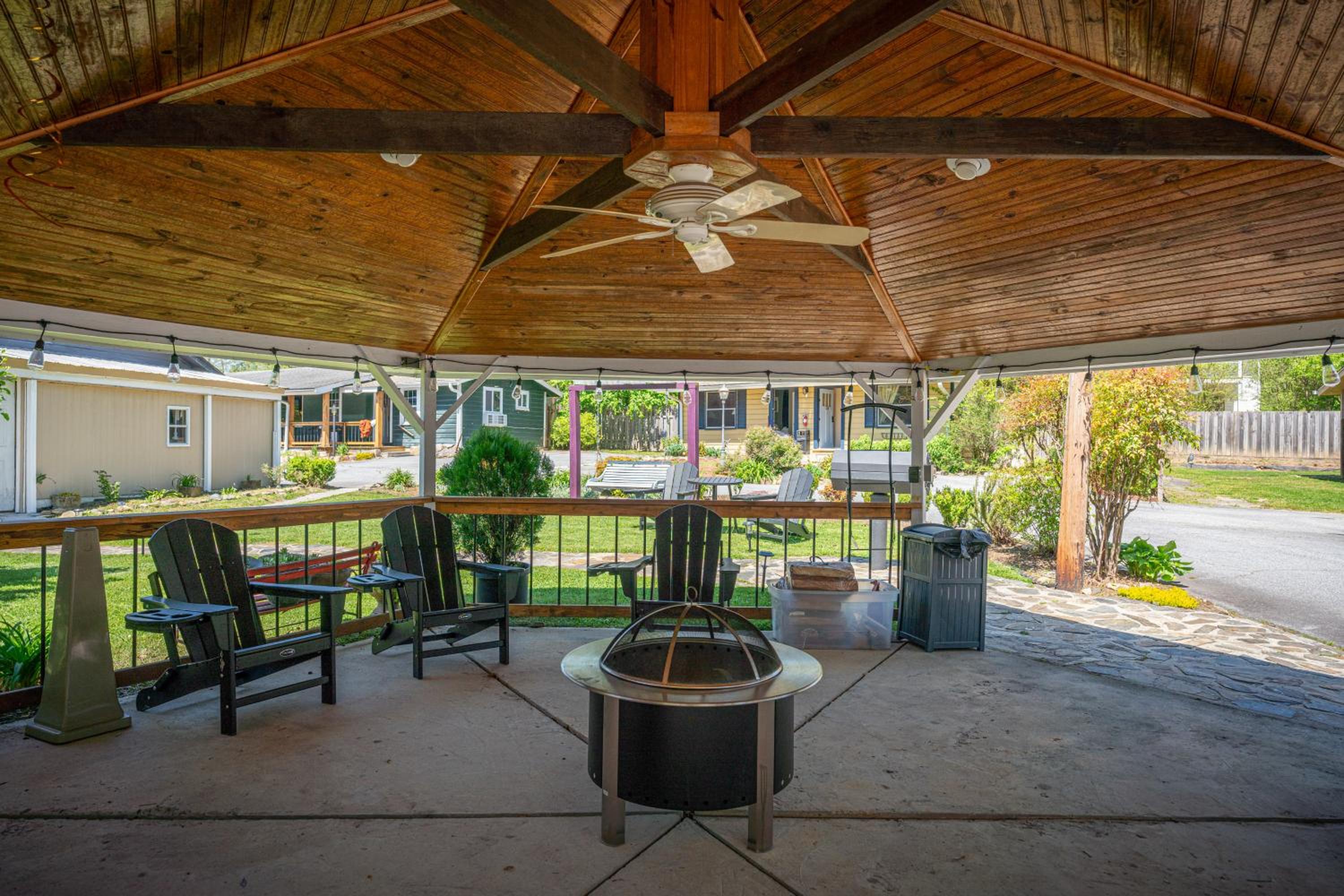 CedarWood Inn