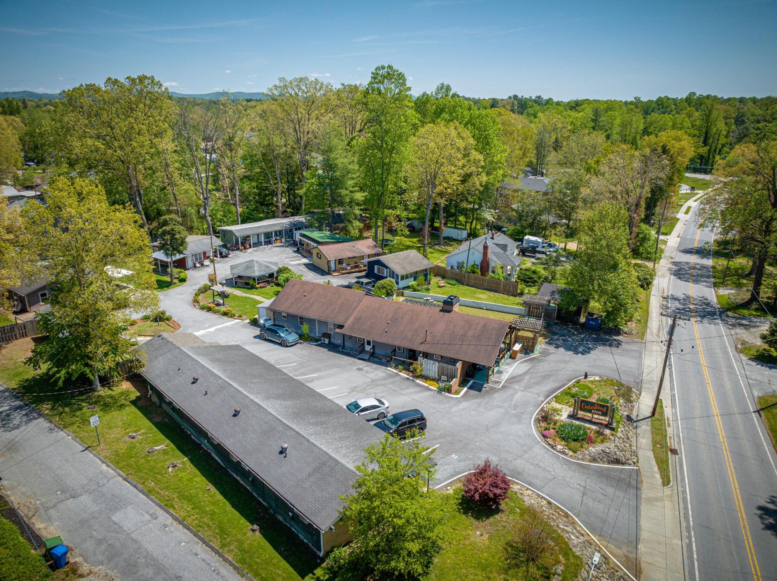 CedarWood Inn