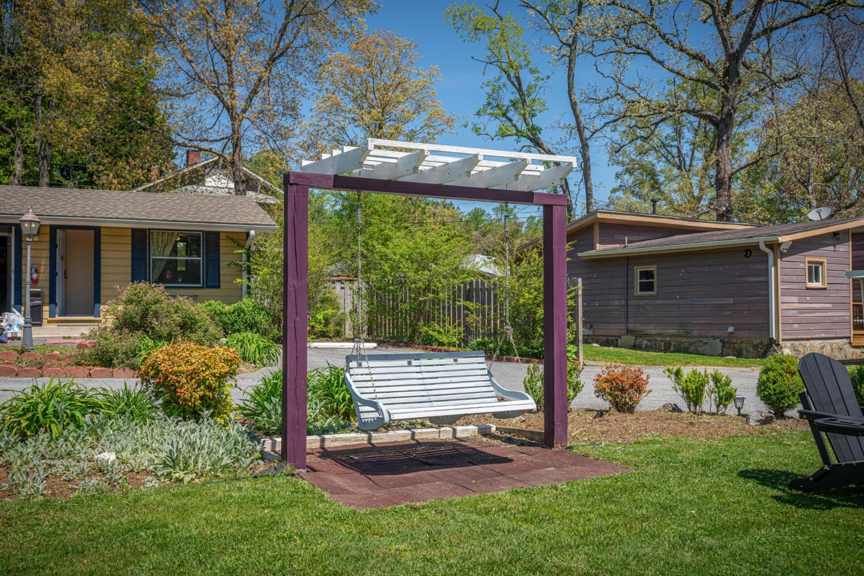 CedarWood Inn