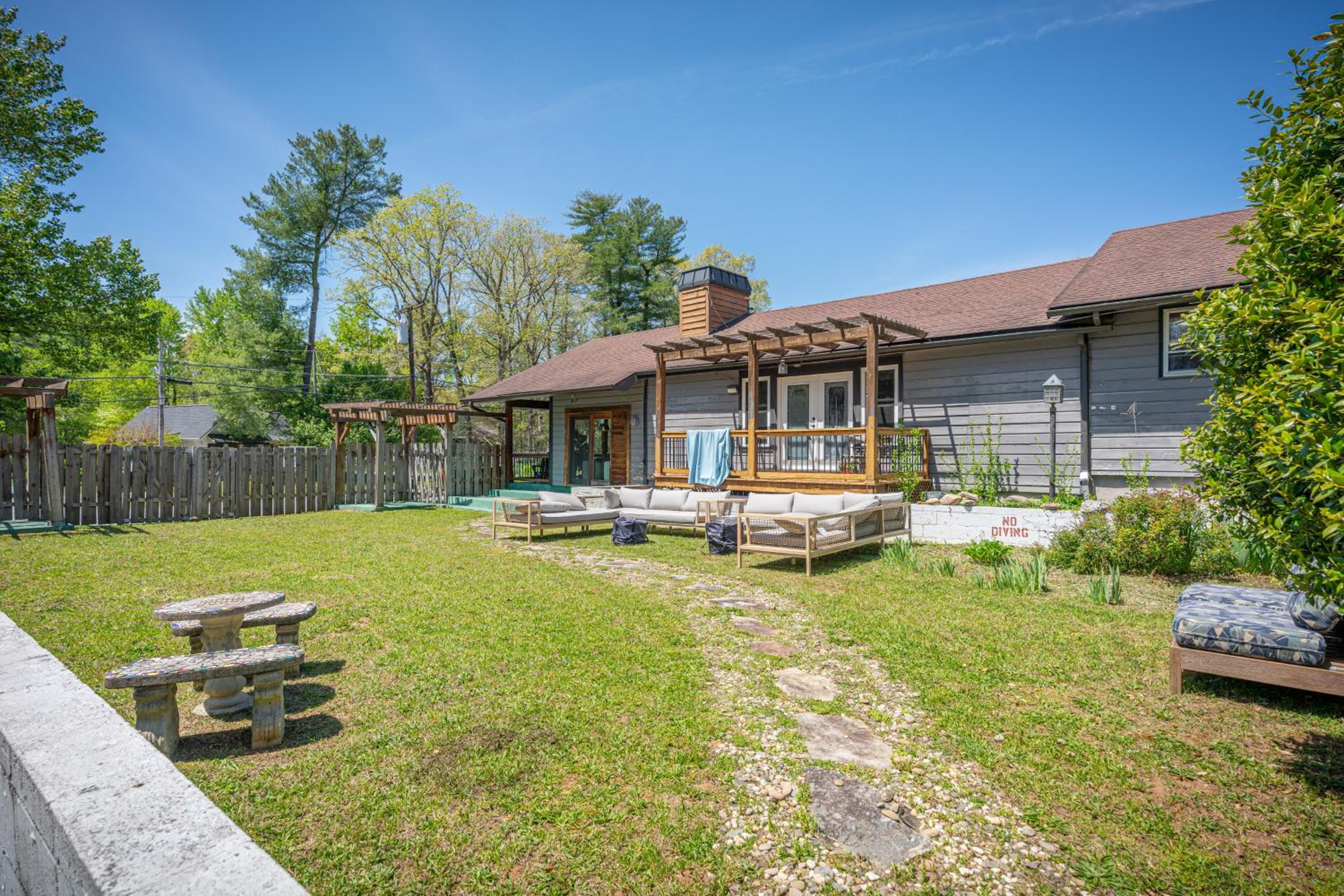 CedarWood Inn