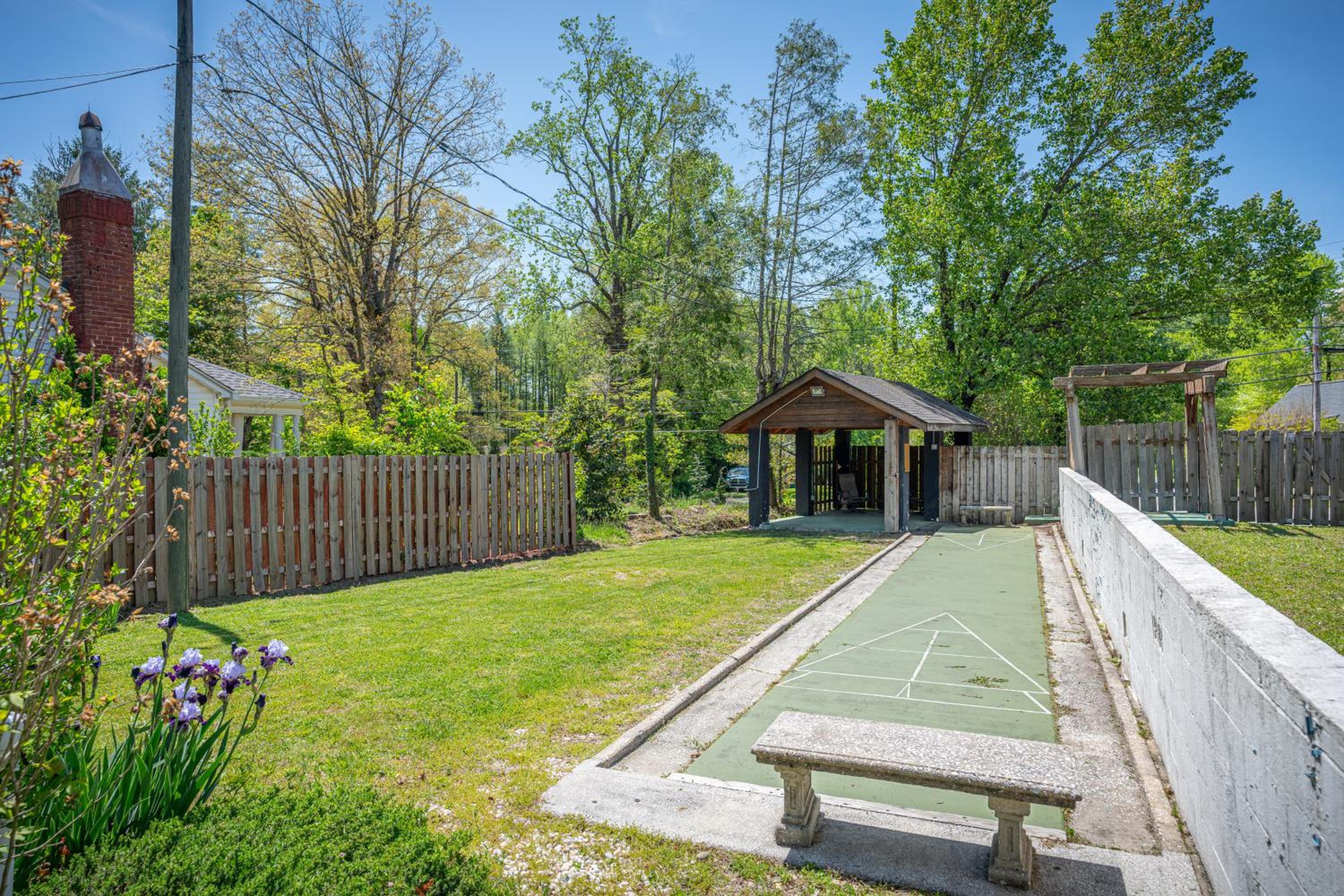 CedarWood Inn