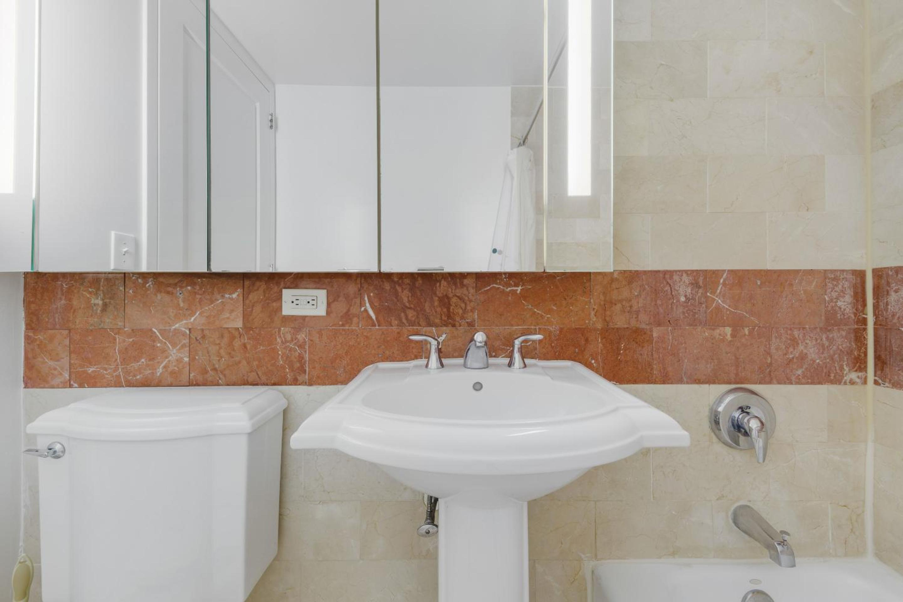 Global Luxury Suites at The Marc