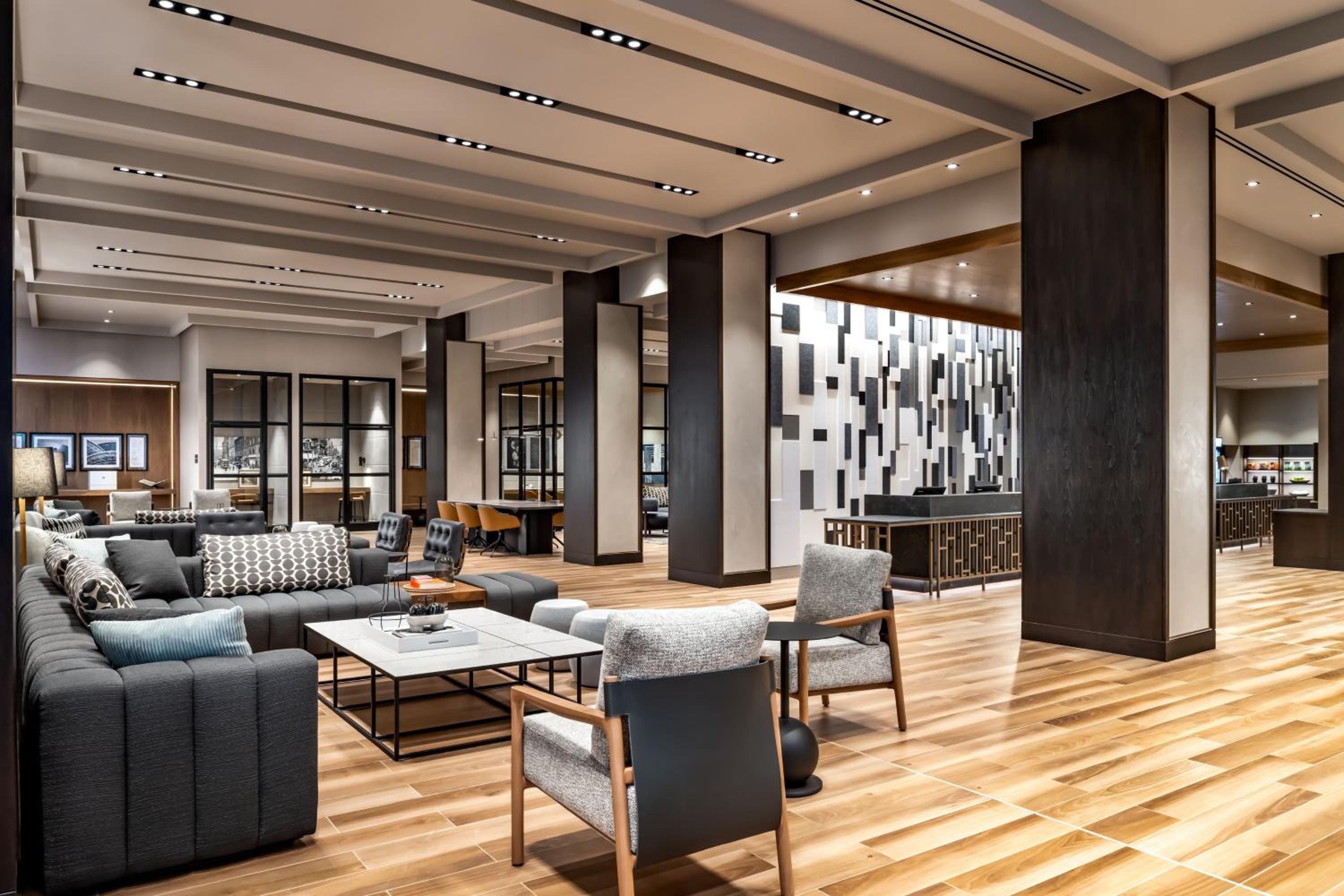 Sheraton Gateway Hotel in Toronto International Airport-1