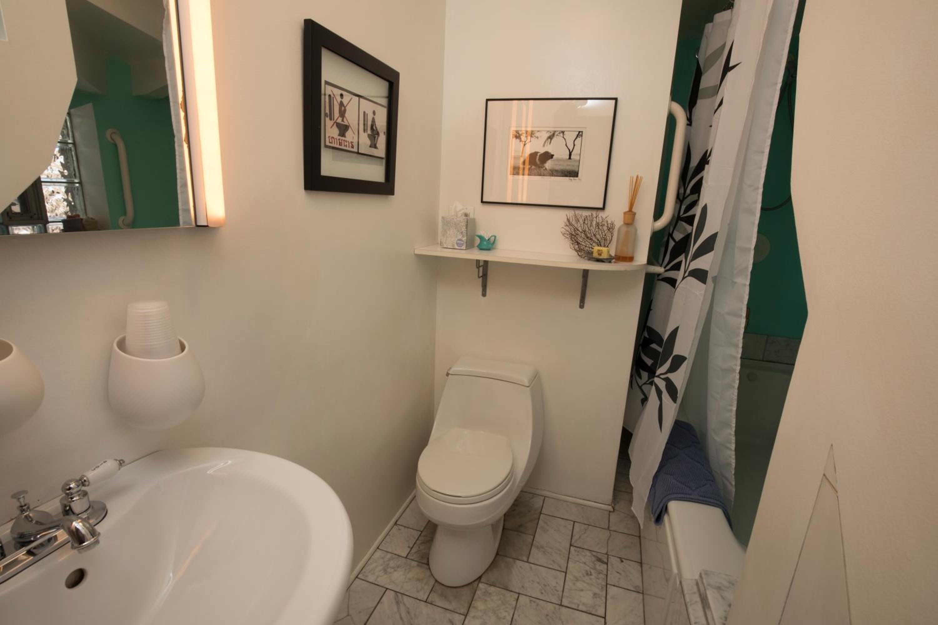 Ray's Bucktown Bed and Breakfast