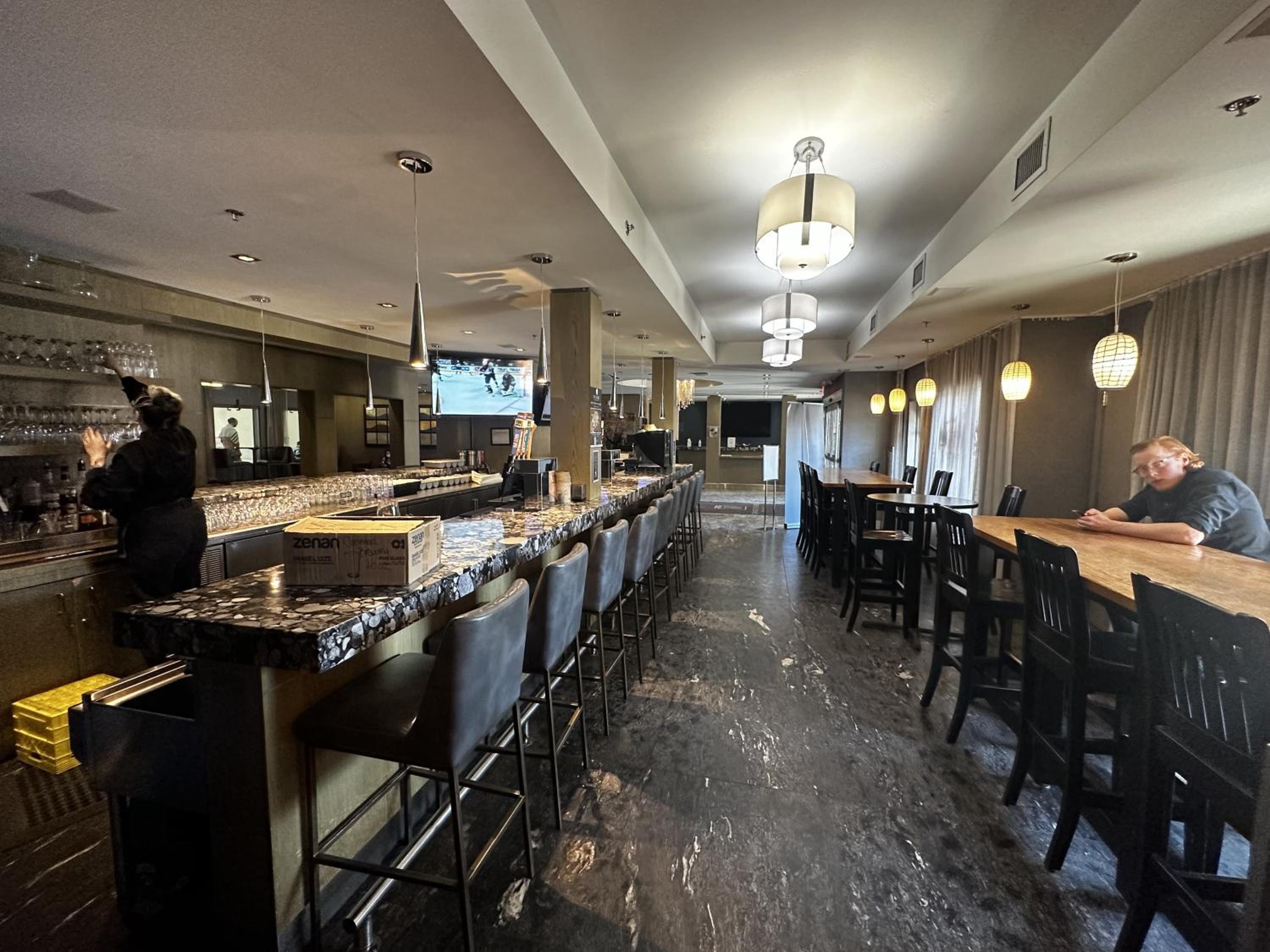 Luxury Two Queen Beds Condo - Grande Rockies Resort Indoor Parking Pool Hot tub GYM