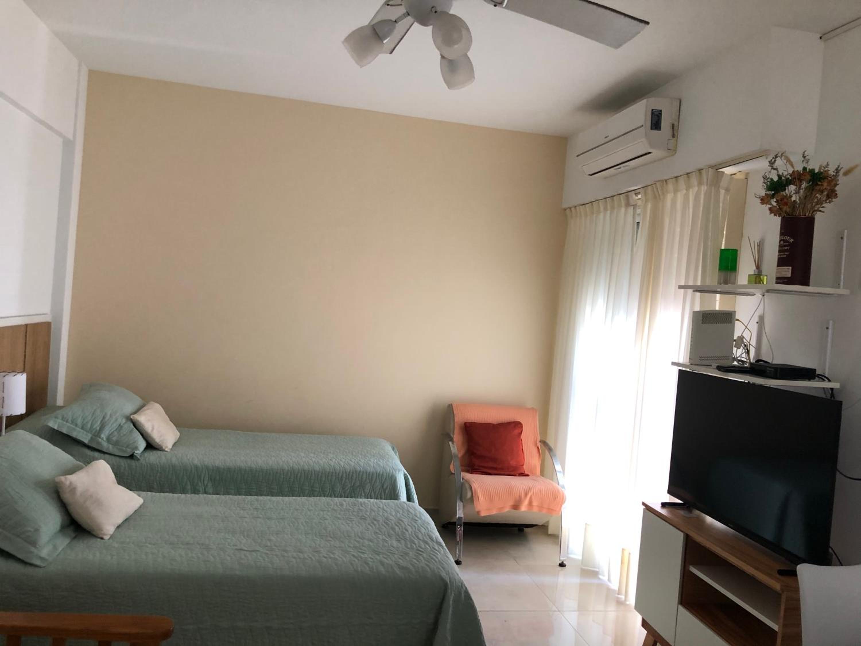 1 ambiente bien ubicado Almagro. Hospital Italiano