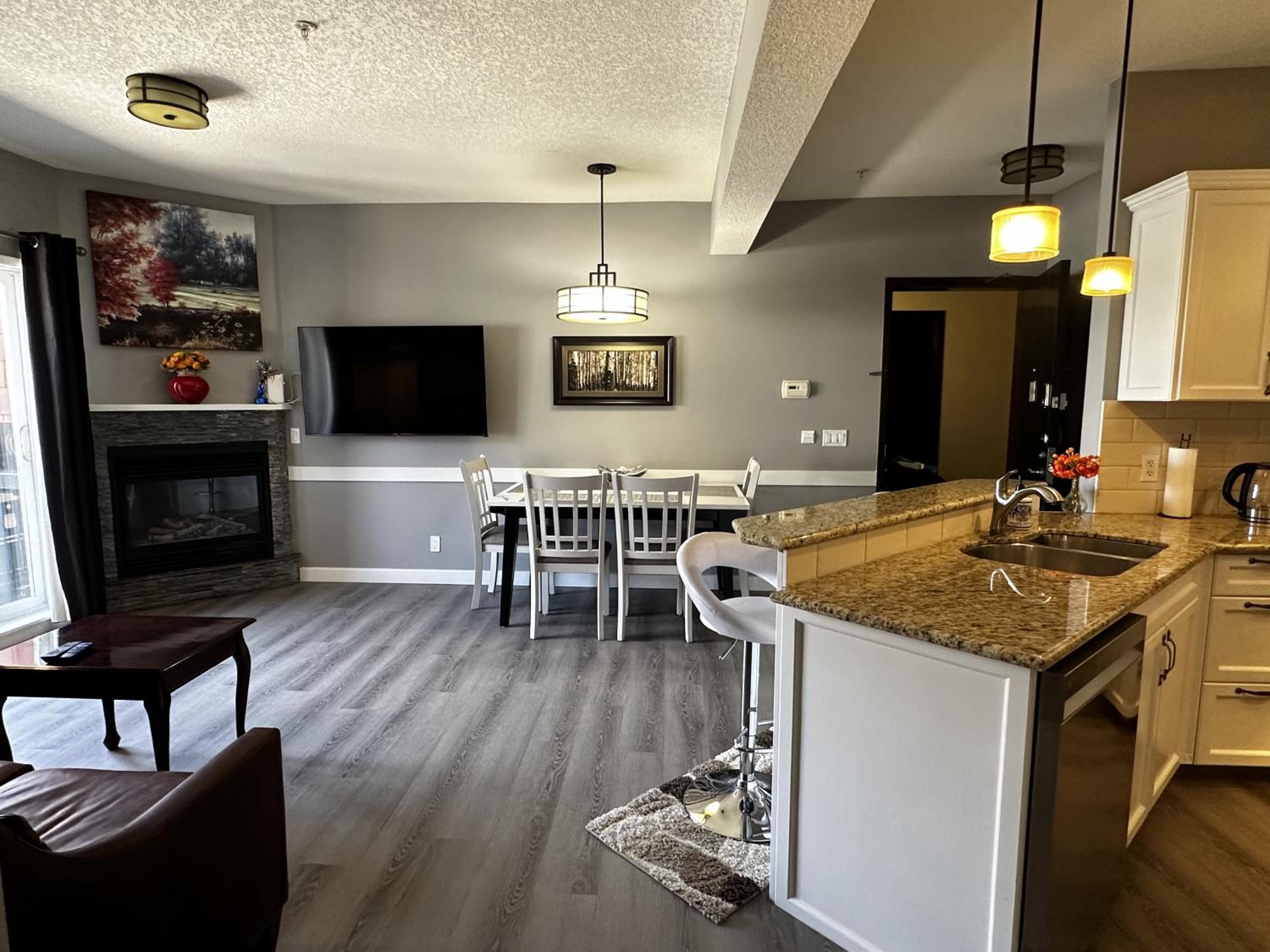 Luxury Two Queen Beds Condo - Grande Rockies Resort Indoor Parking Pool Hot tub GYM