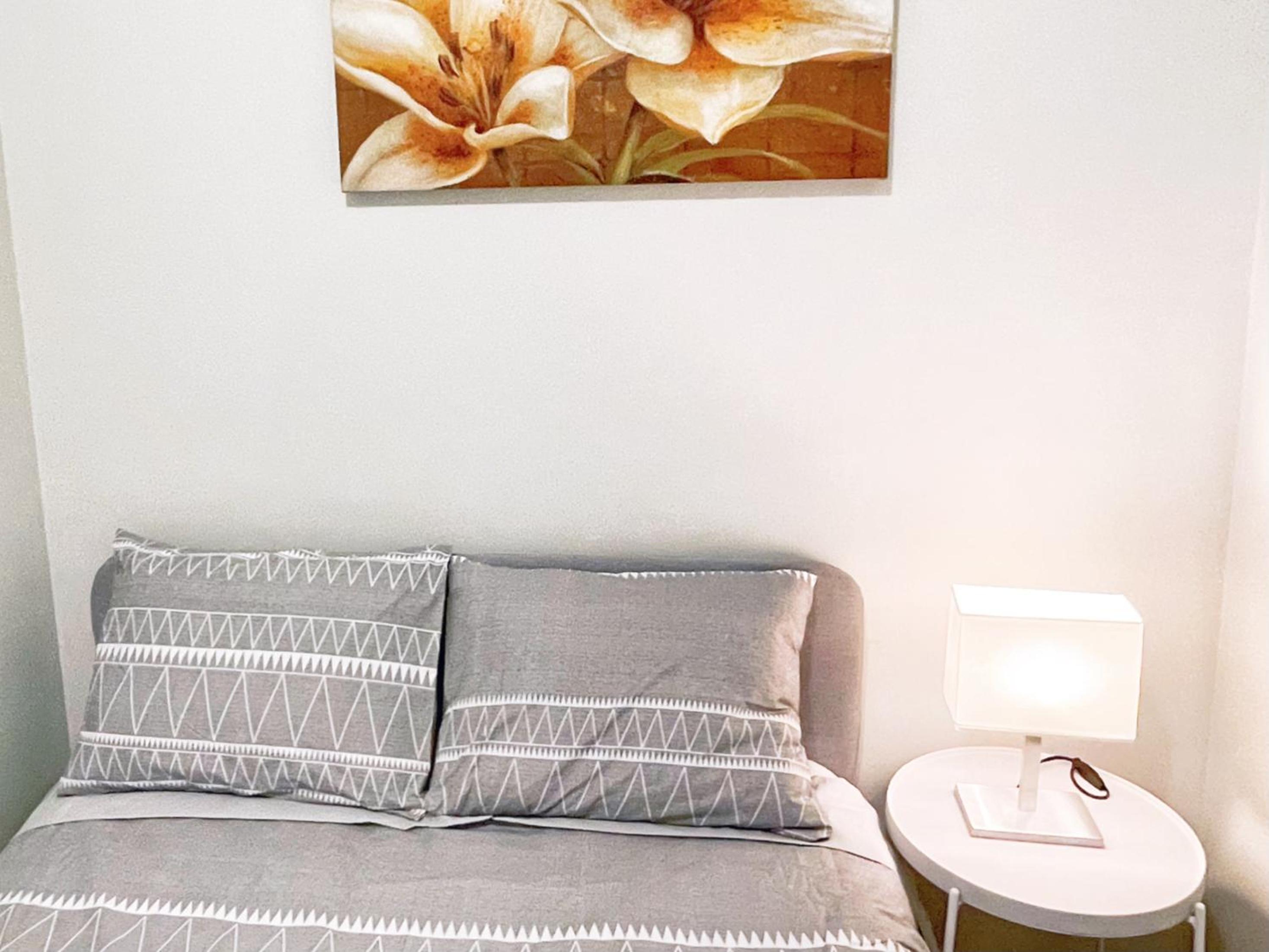 2BR condo in downtown, w/ view+parking