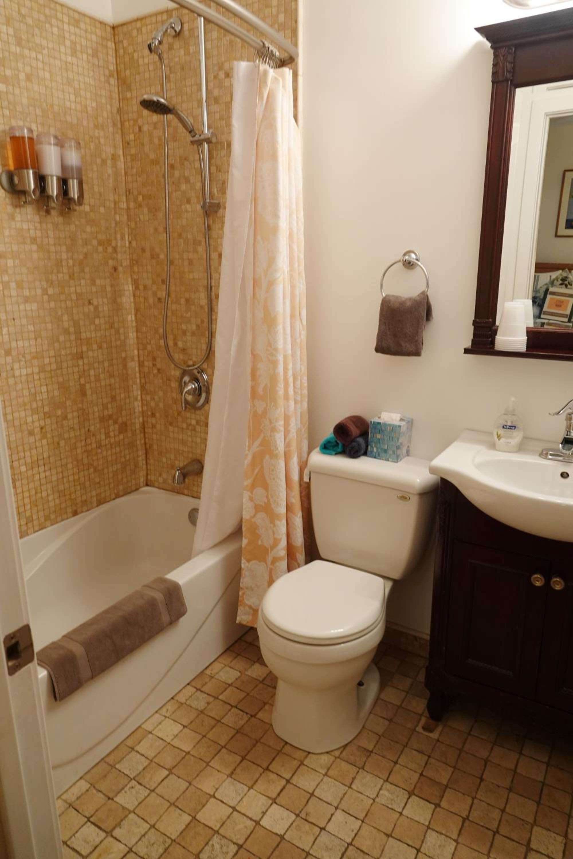 Ray's Bucktown Bed and Breakfast
