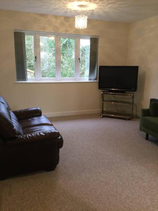 ChurstonBnB, private flat within family home, Bolton