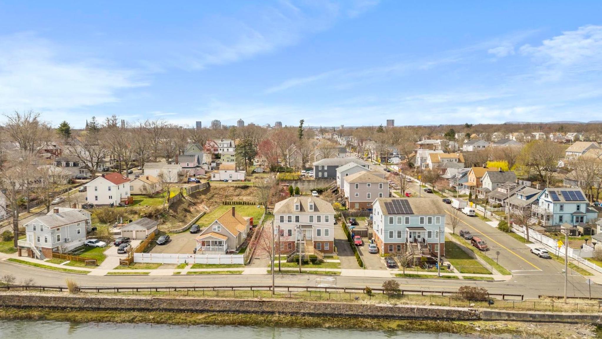 New Haven Vacations - Gorgeous Waterfront 2 Bedroom 1 Bath Modern Home. - Property Image 7