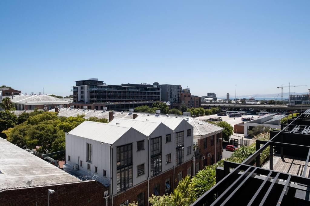 302 The Signature in Cape Town