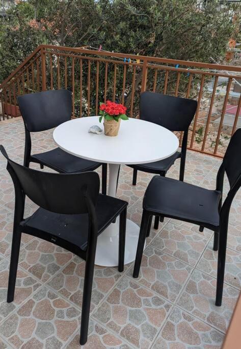 zeezicht appartement 50m from beach view 3