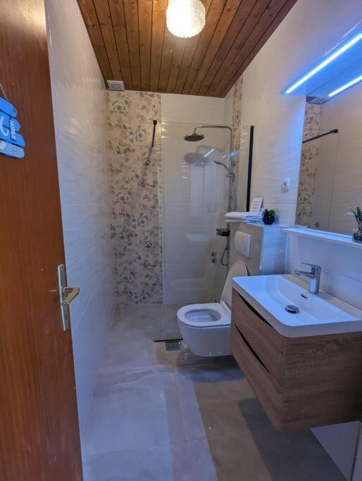 zeezicht appartement 50m from beach view 4