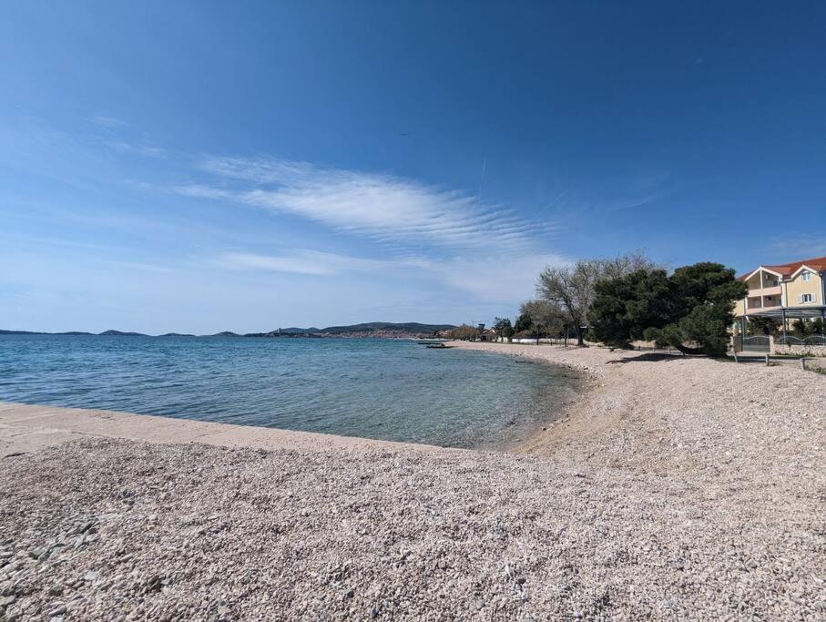 zeezicht appartement 50m from beach view 5
