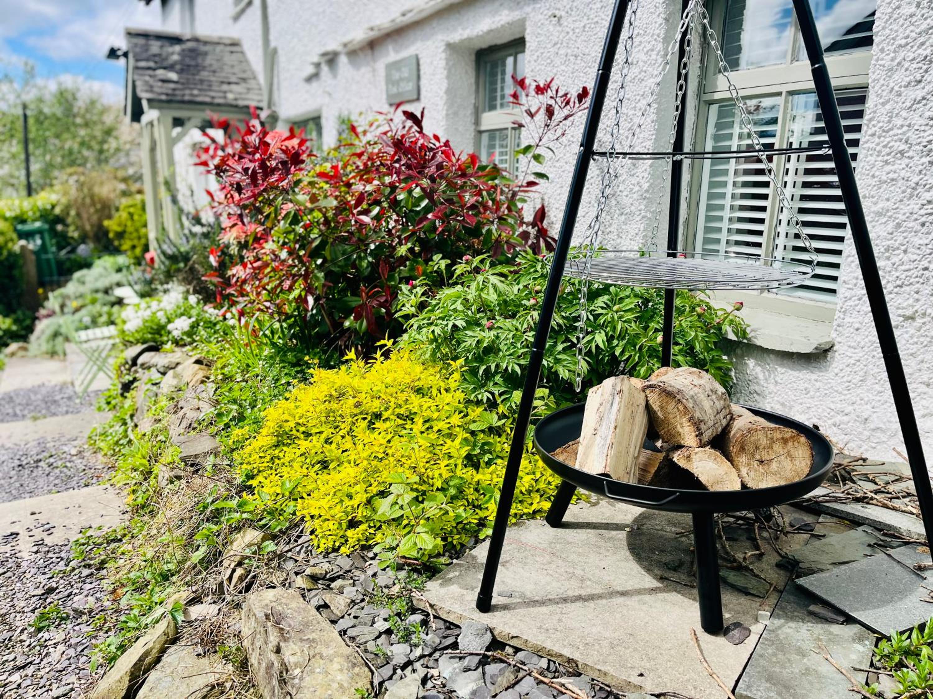 The Old Post Office, Cosy Grade II listed 2 bed apartment Windermere view 4