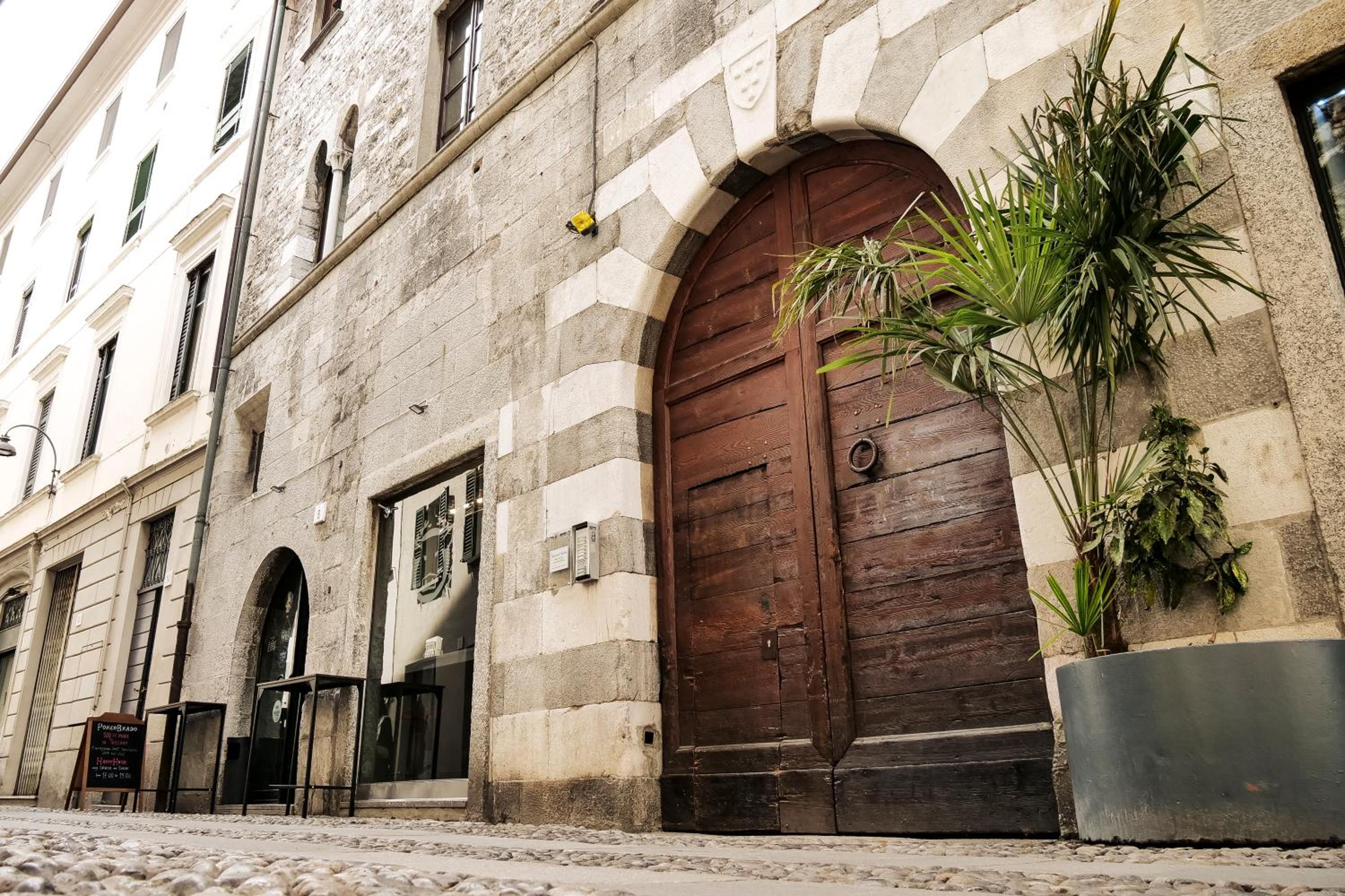 Casa del pittore - Elegante appartamento del 1200 - Centro storico Como photo 2