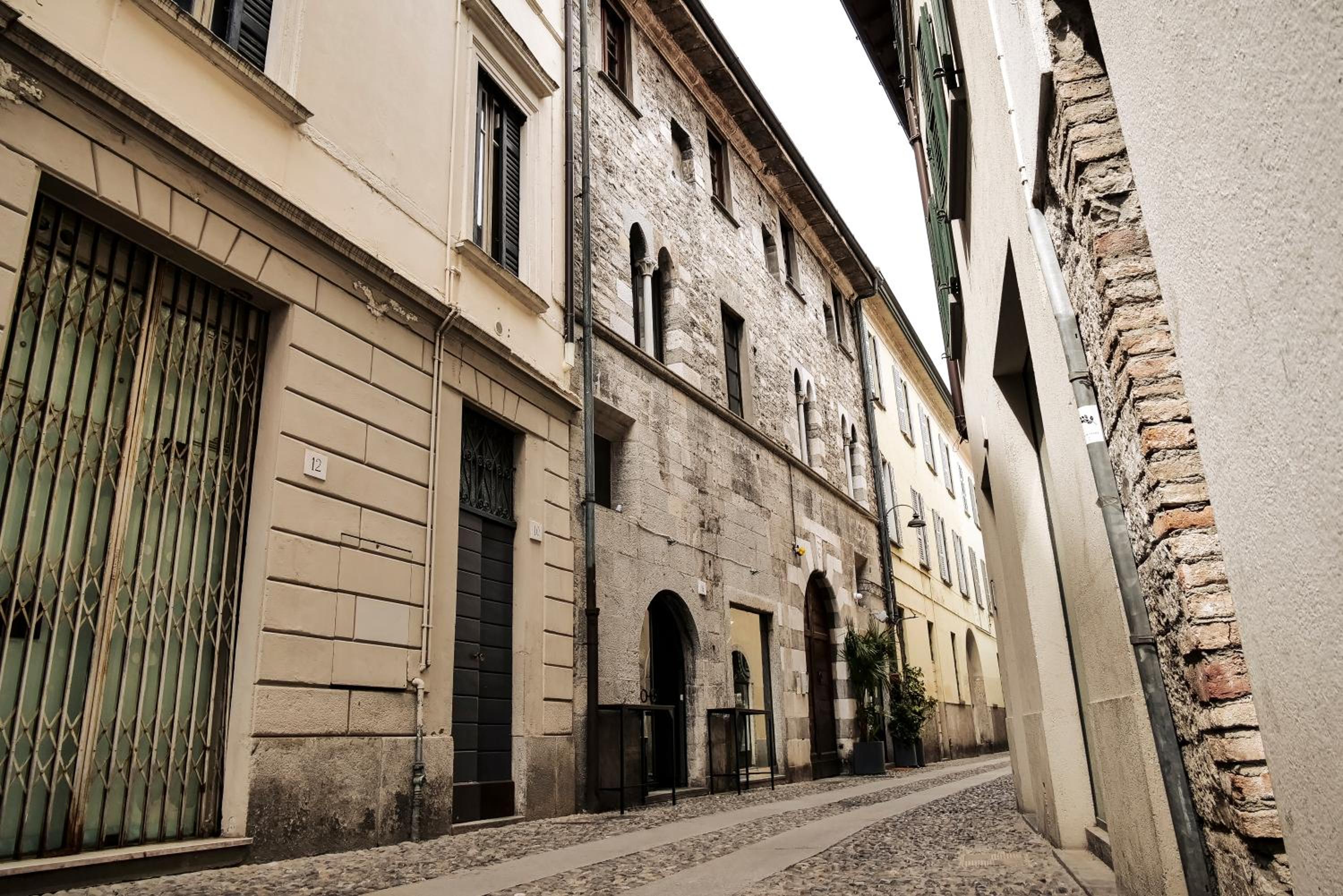 Casa del pittore - Elegante appartamento del 1200 - Centro storico Como photo 4