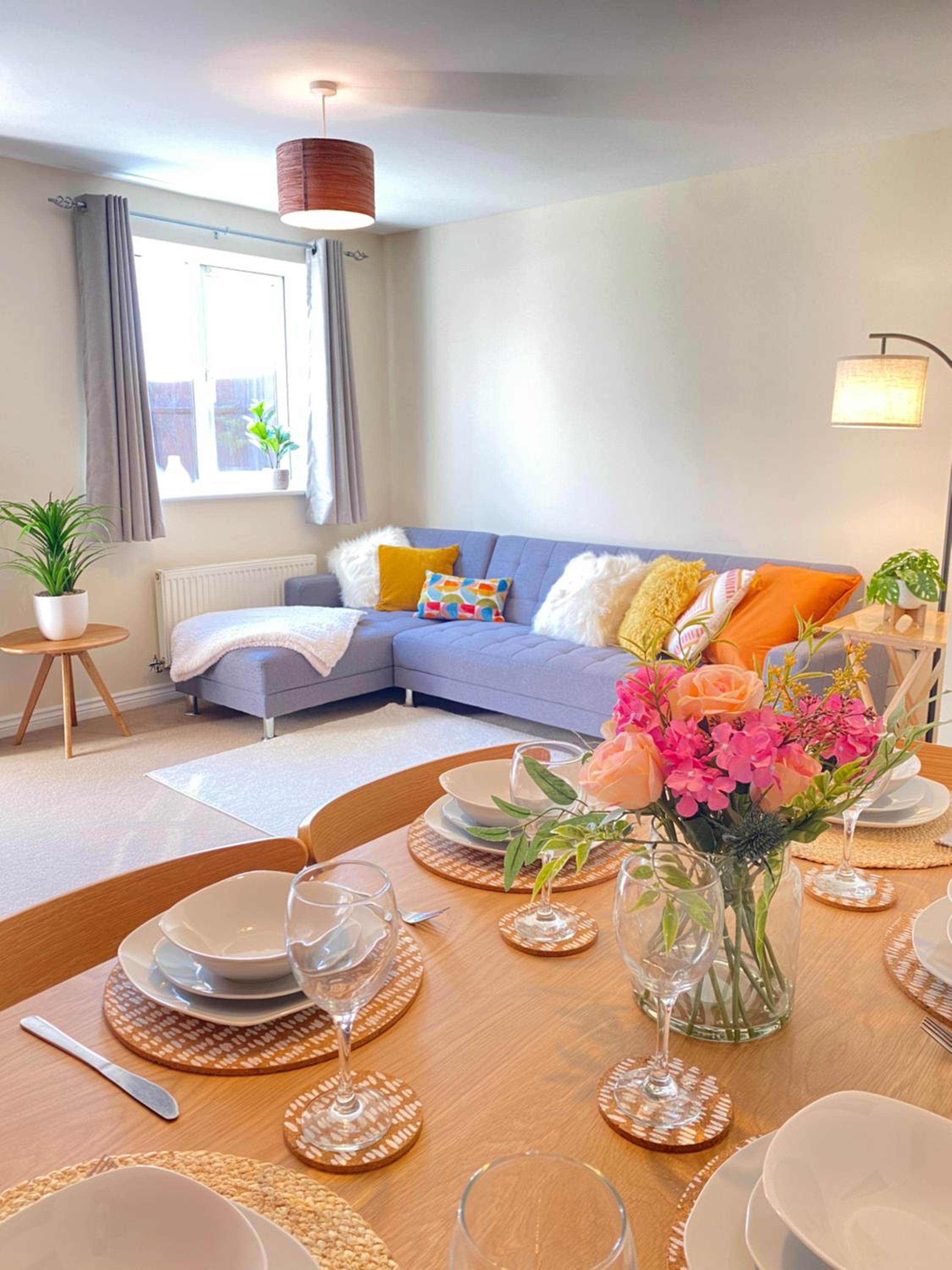 Oakley Vale House and Garden! Free Private Parking, TV, Fully Equipped view 2