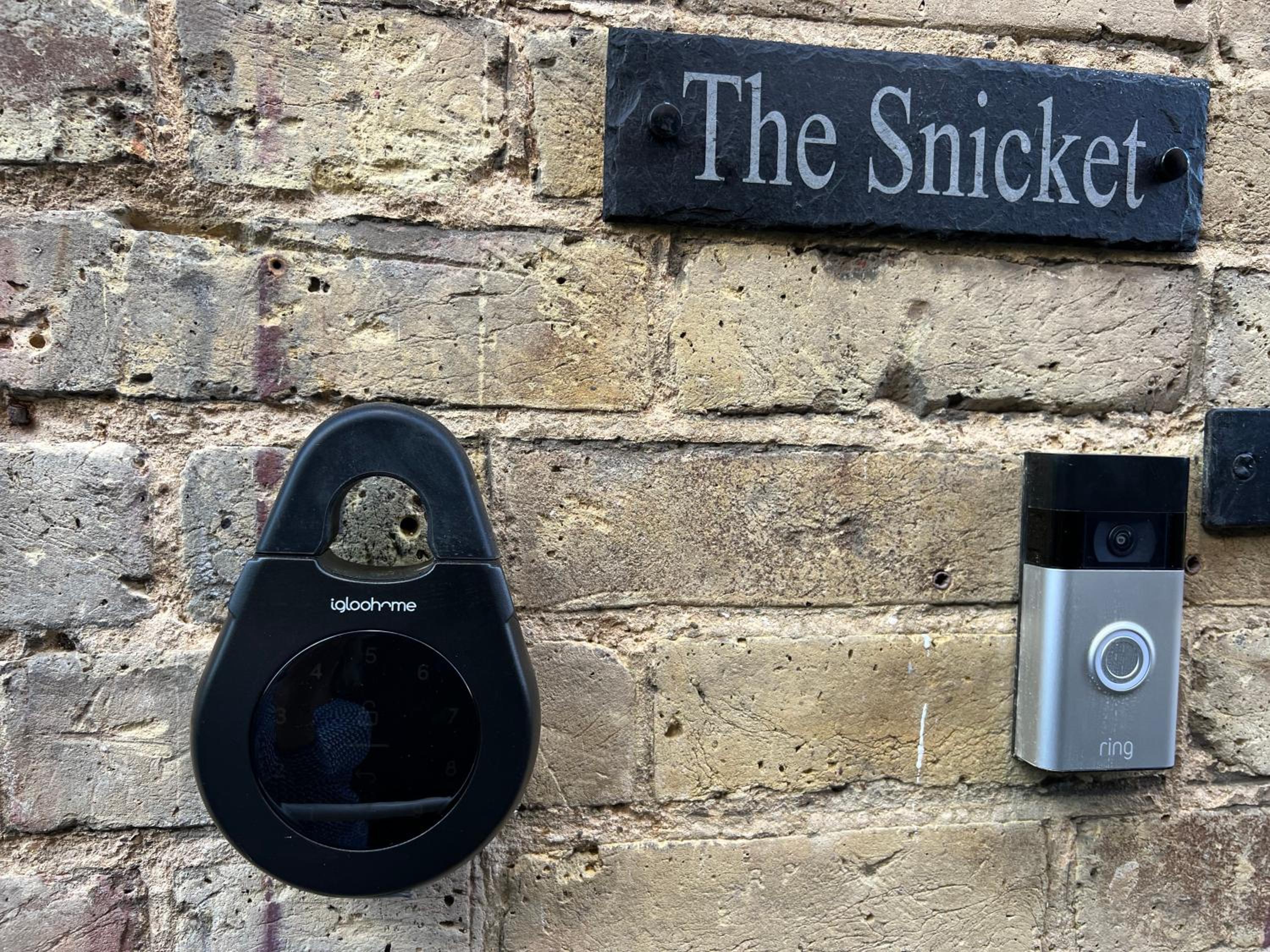 Basingstoke Vacations - The Snicket Apartment - Property Image 21