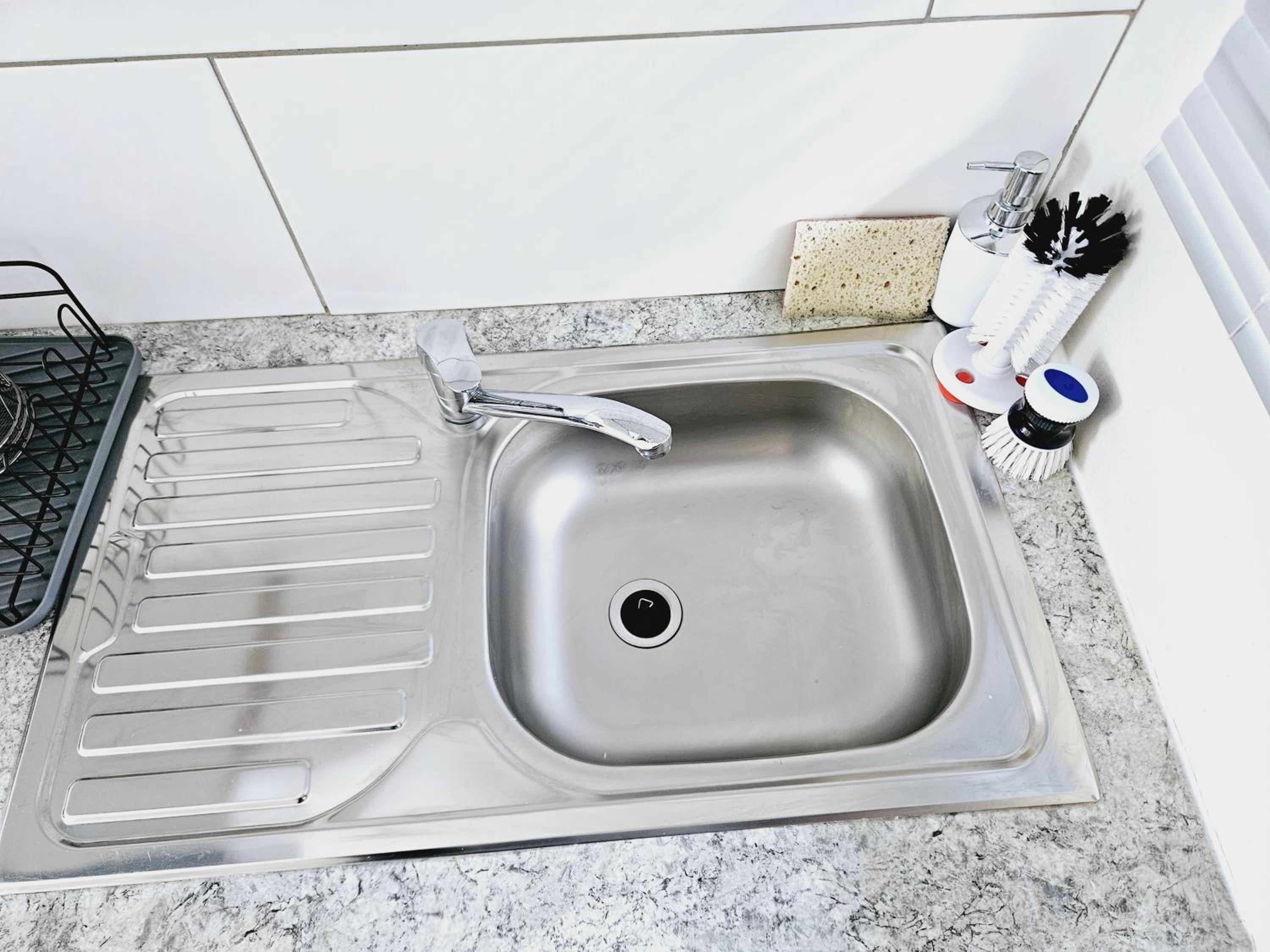 Quantum Heights - Studio Apartment - 2 nights minimum booking view 3