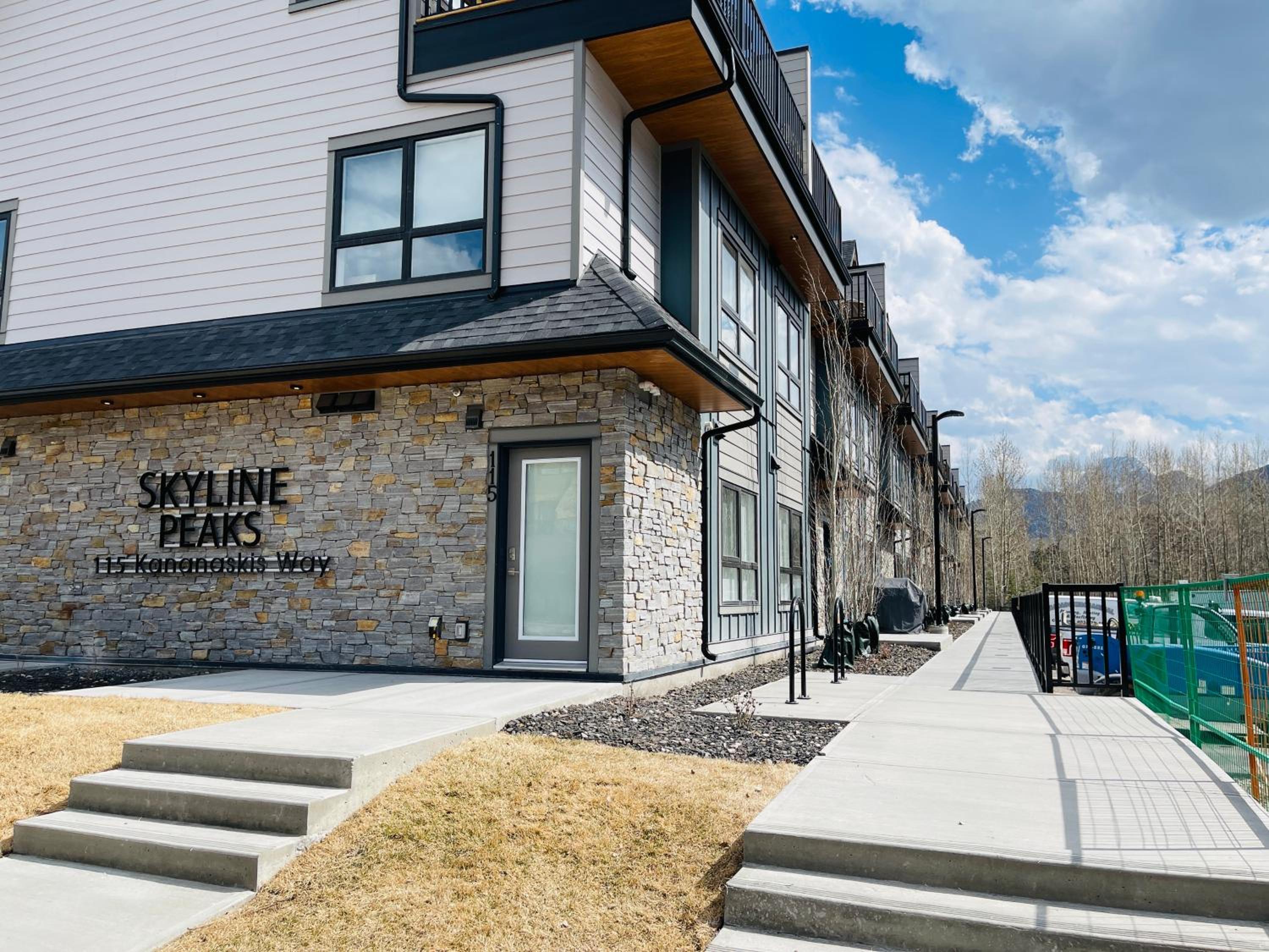 Joe's Contemporary 2 King Bedrooms Vacation Home in Canmore