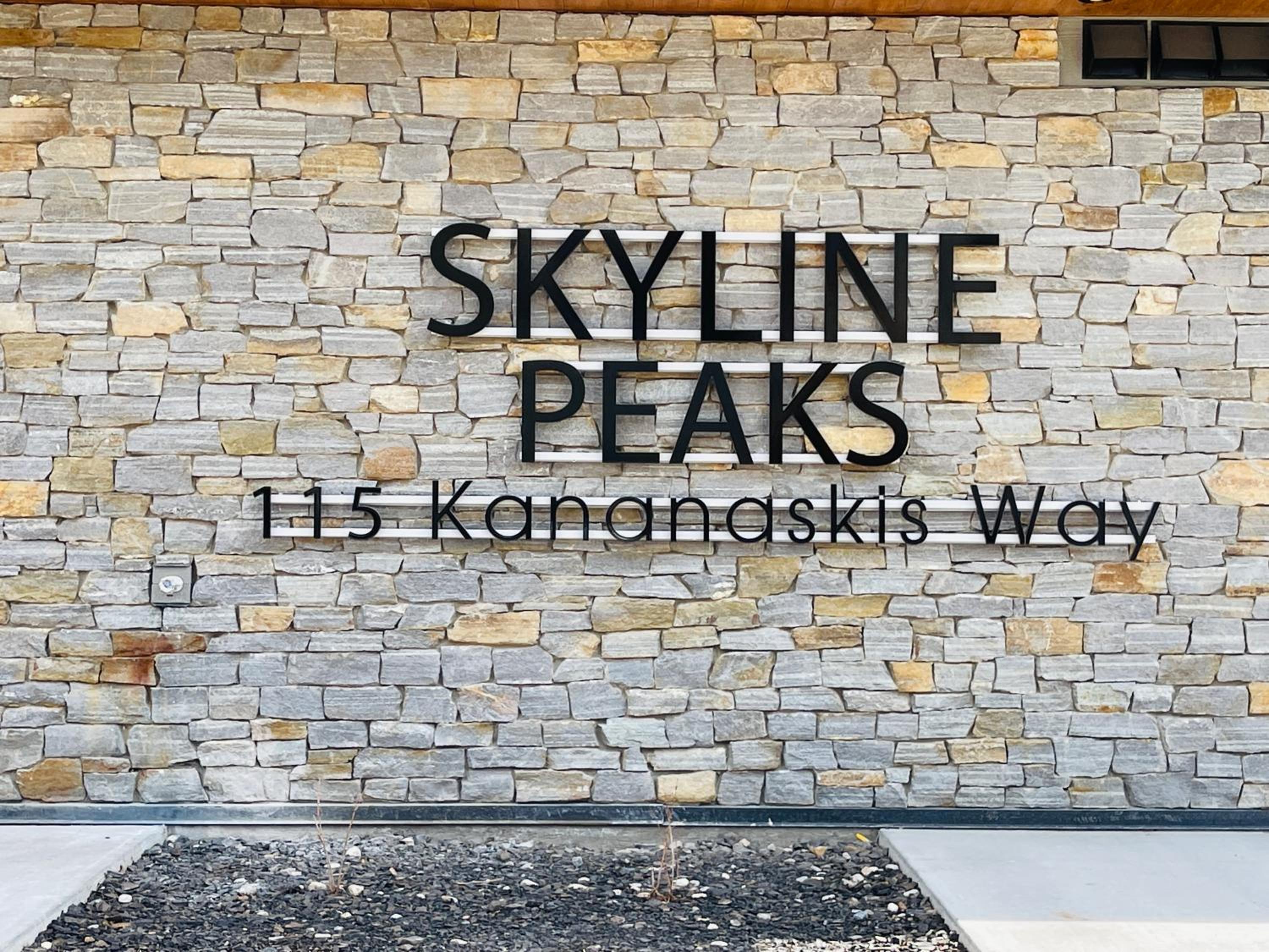 Joe's Contemporary 2 King Bedrooms Vacation Home in Canmore