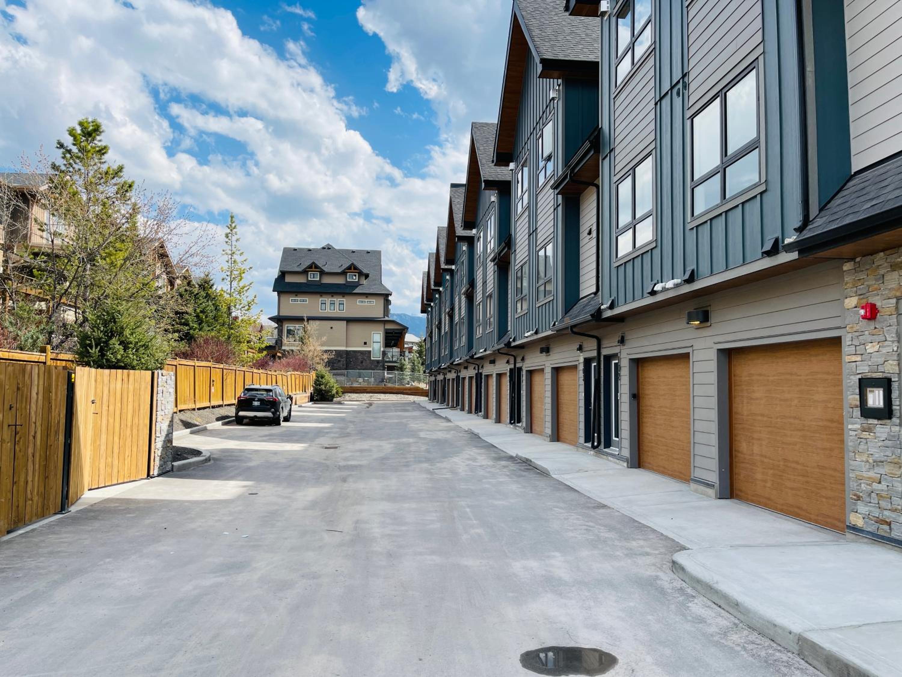 Joe's Contemporary 2 King Bedrooms Vacation Home in Canmore