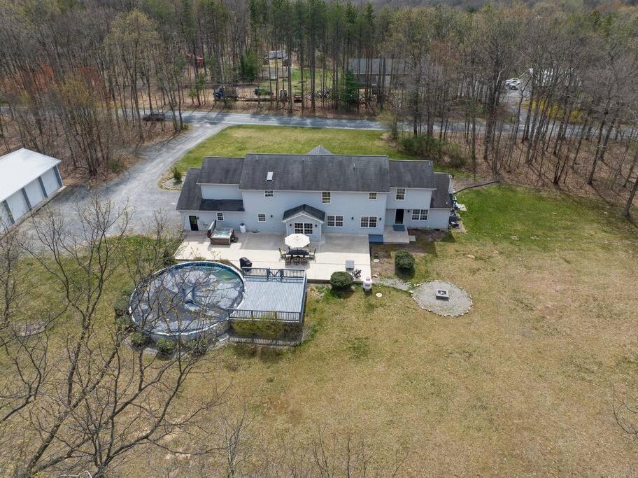 Luxe Lrg Pocono House for 18 Hot Tub/Gameroom/Pool view 4