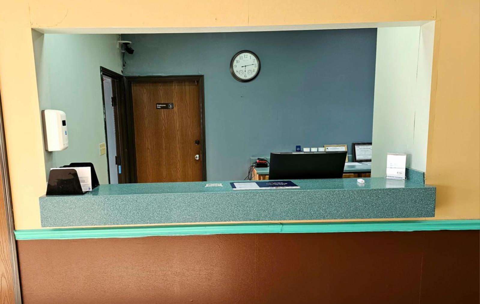 Budget Inn, Hwy 41