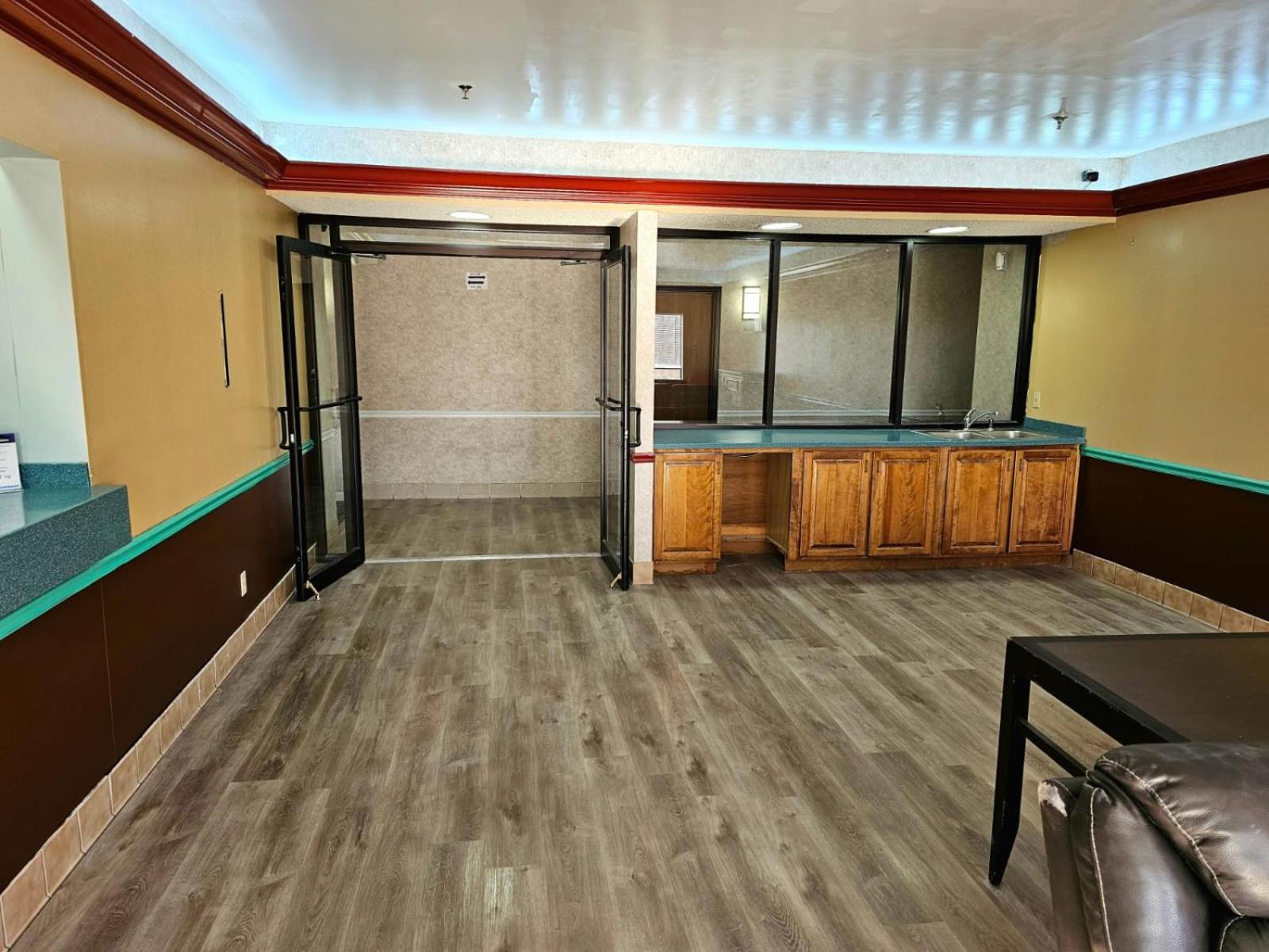 Budget Inn, Hwy 41