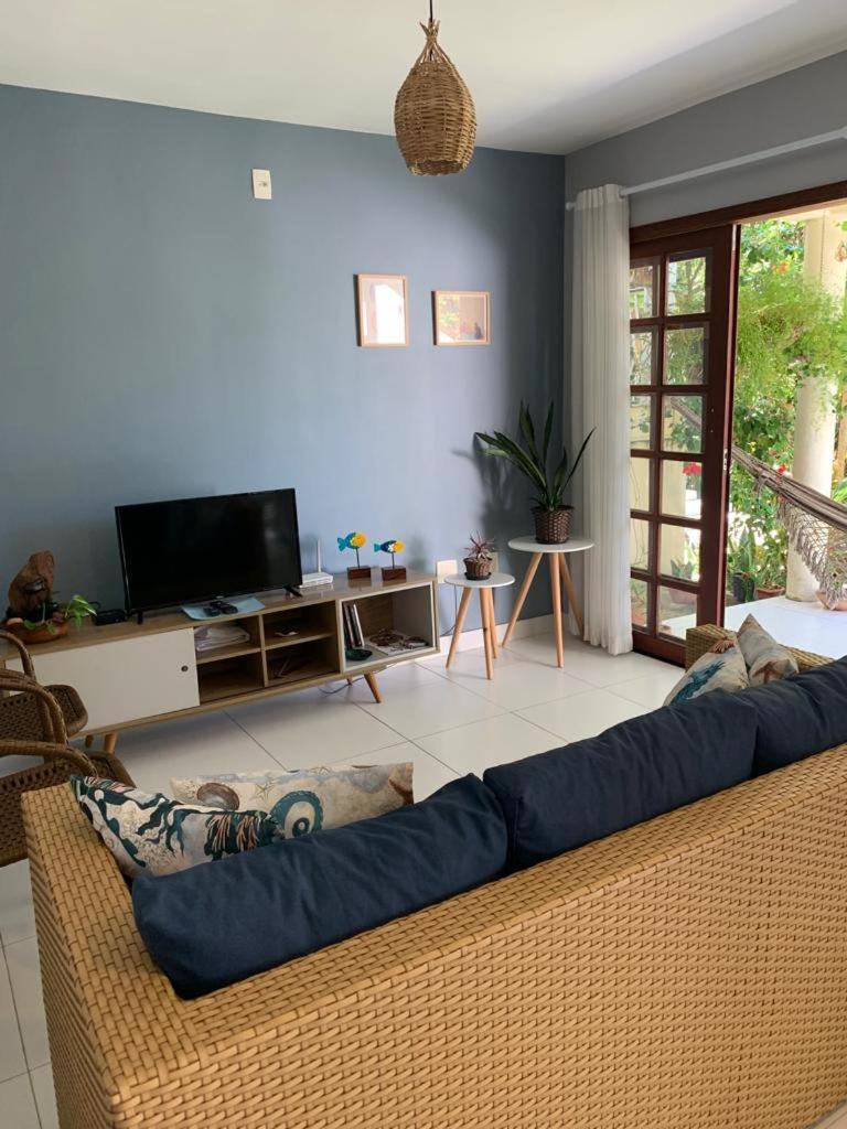 Casa aconchegante em condomínio arborizado