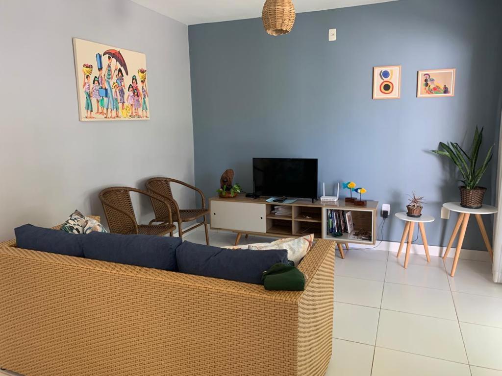 Casa aconchegante em condomínio arborizado