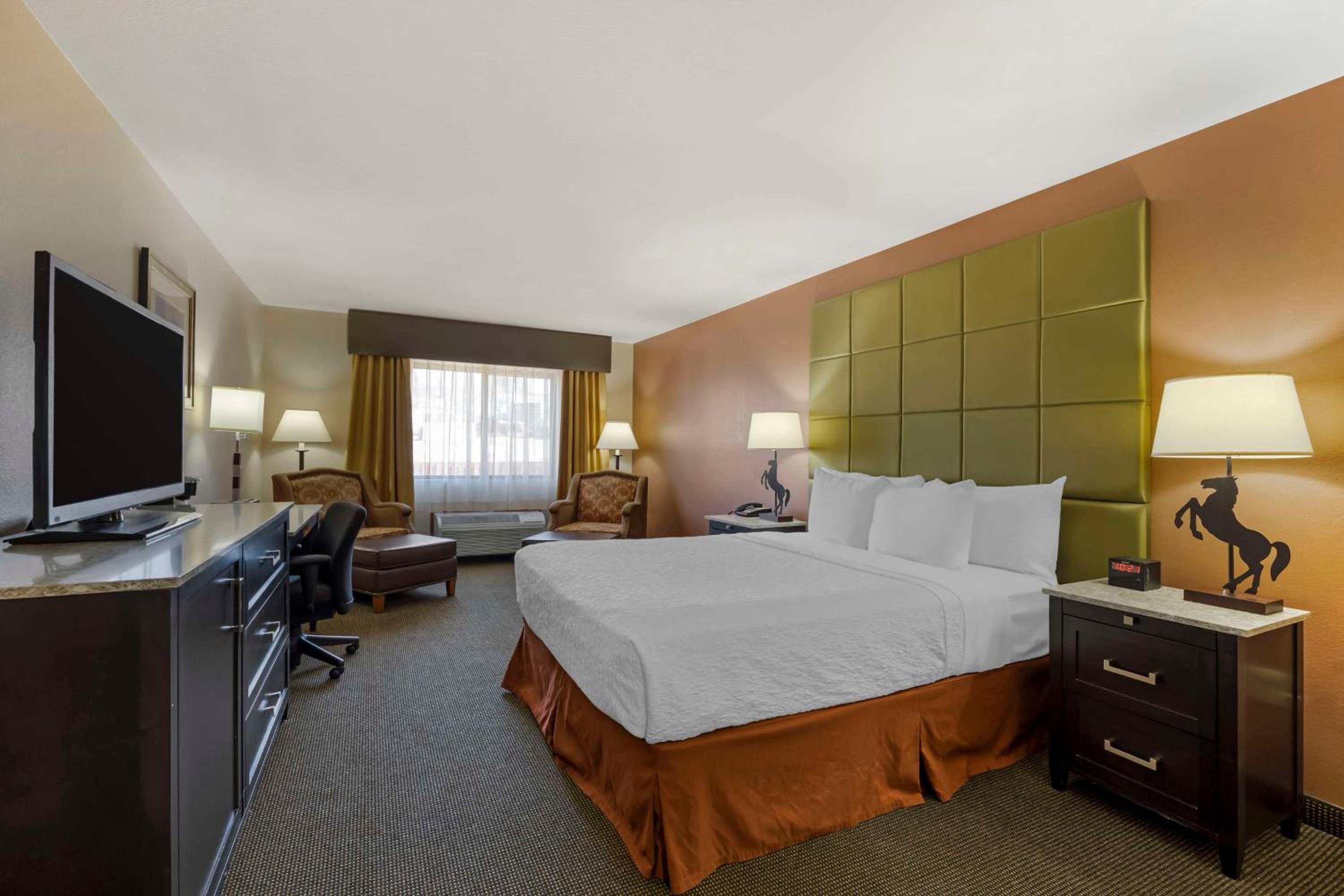 Dodge City Vacations - Best Western Plus Country Inn  Suites - Property Image 37