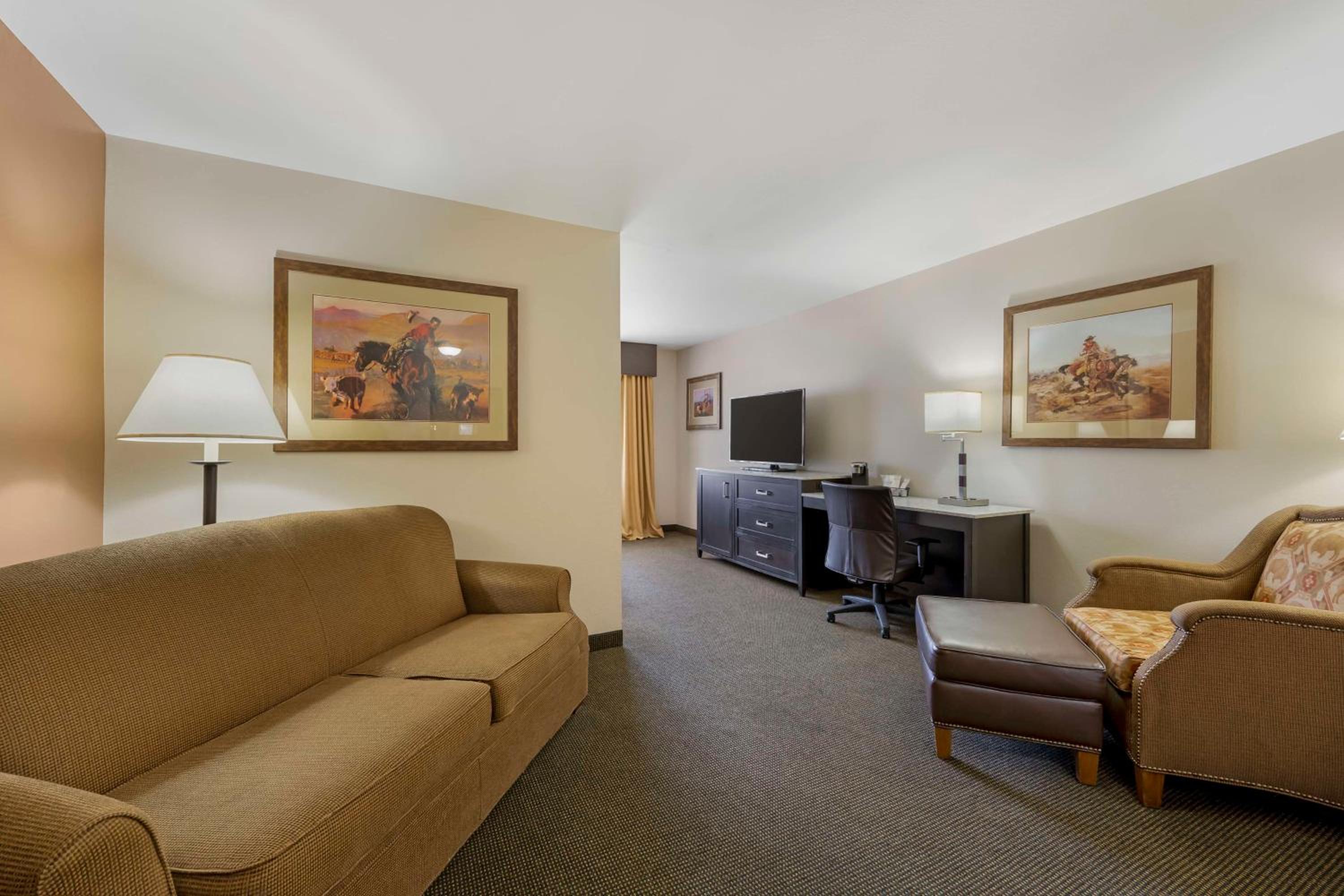 Dodge City Vacations - Best Western Plus Country Inn  Suites - Property Image 5