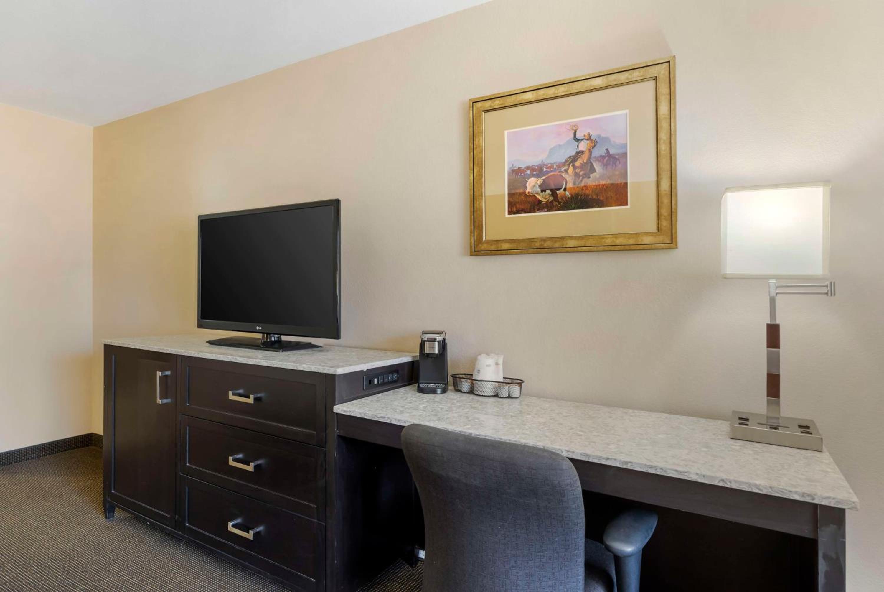 Dodge City Vacations - Best Western Plus Country Inn  Suites - Property Image 10