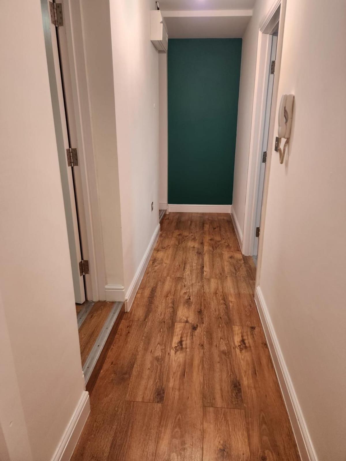 Leicester Vacations - City Centre 2 Bed 2 Bath 5 guest with Cheapest overnight Car park Entrepreneur Stays - Property Image 9