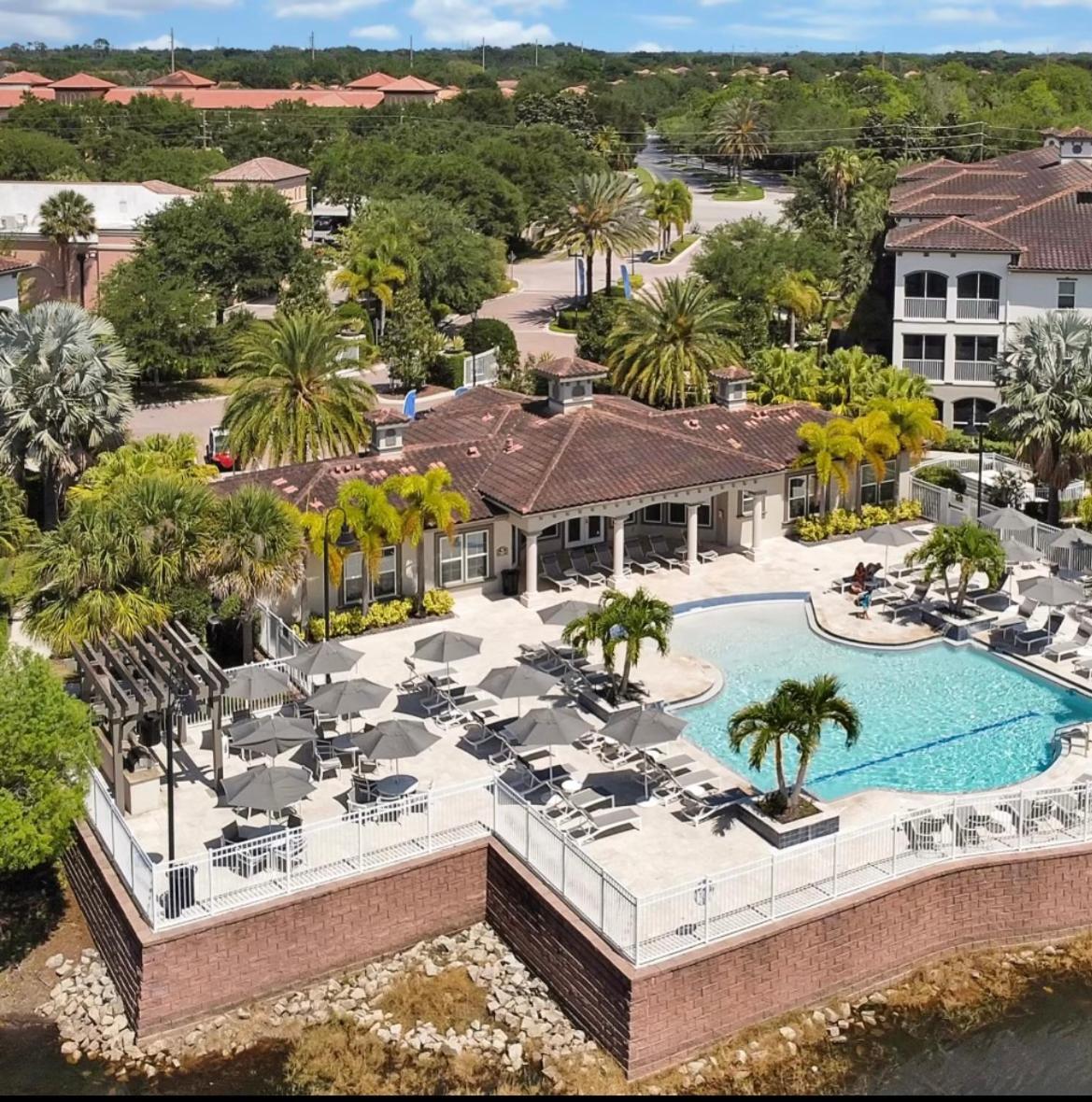 Loftly Luxury Modern Oasis 2BR 2BA apartment Windermere FL, near Disney, Universal Studios, Magic Kingdom, Pool, Gym, Patio, free cable, wifi, free parking