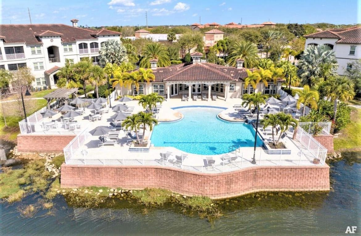Loftly Luxury Modern Oasis 2BR 2BA apartment Windermere FL, near Disney, Universal Studios, Magic Kingdom, Pool, Gym, Patio, free cable, wifi, free parking