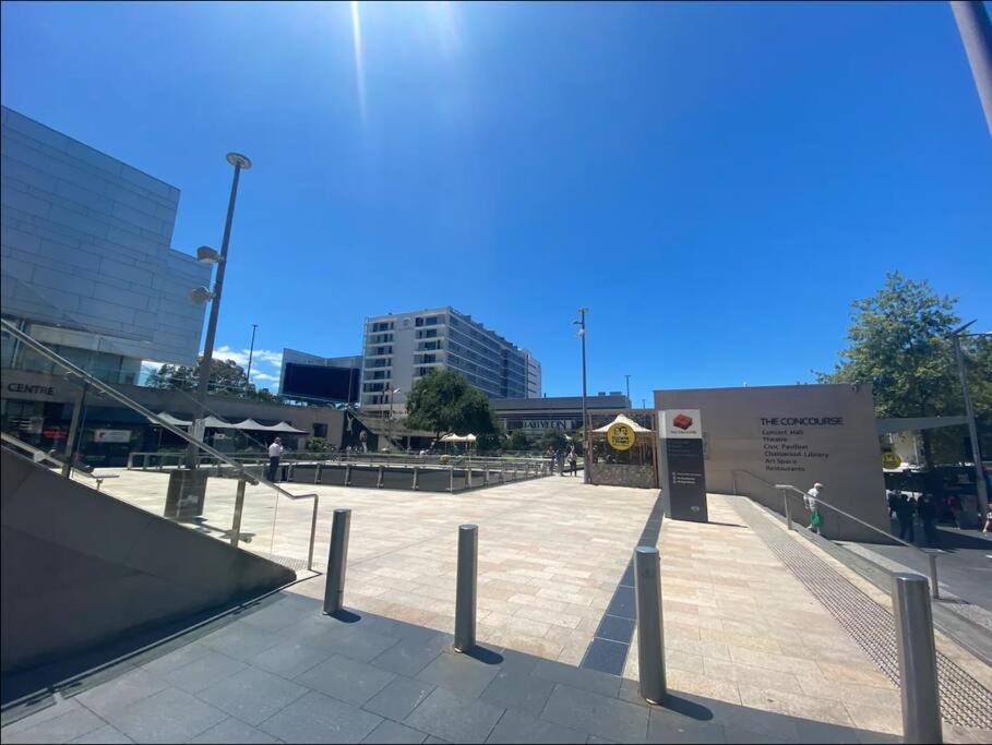 Chatswood Exeutive Condo - 2 Bedrooms 2 Bathrooms with King Bed
