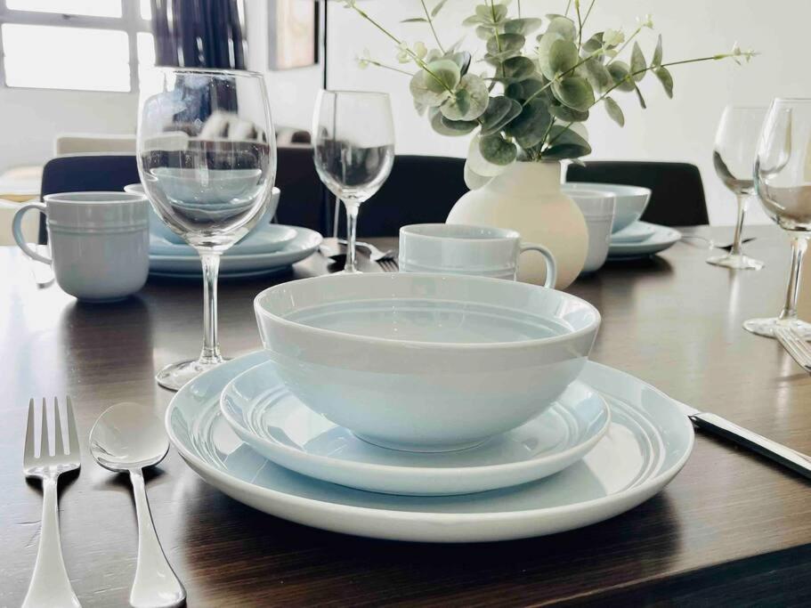 Chatswood Exeutive Condo - 2 Bedrooms 2 Bathrooms with King Bed