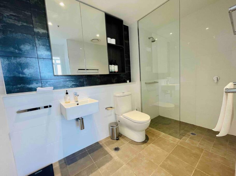 Chatswood Exeutive Condo - 2 Bedrooms 2 Bathrooms with King Bed