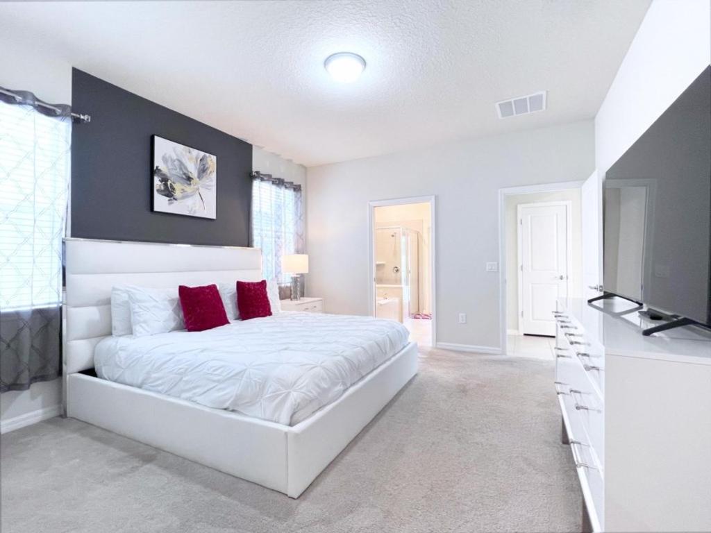 Luxurious Pool Home with Private Pool-2061LC home