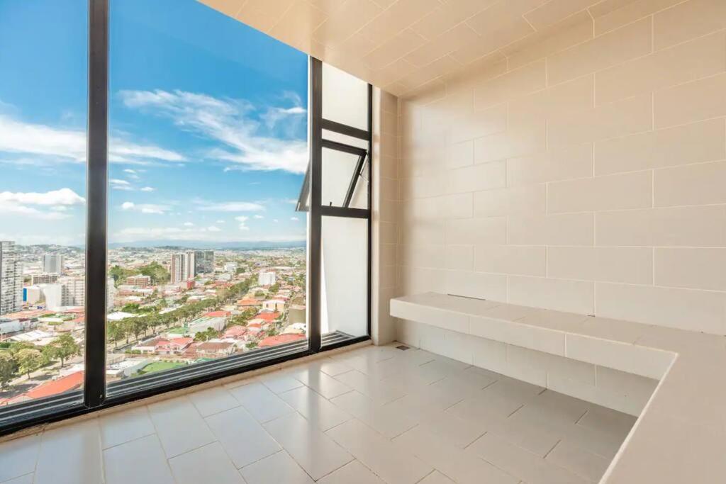 10th Floor & Rooftop Jacuzzi