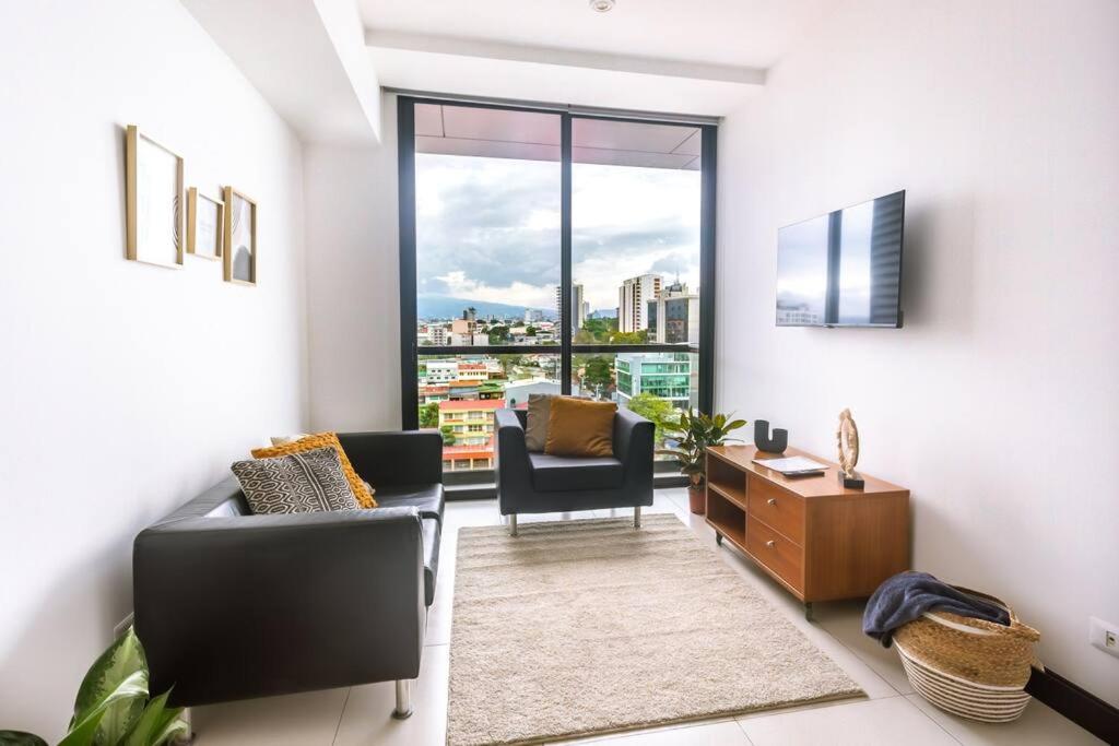 10th Floor & Rooftop Jacuzzi