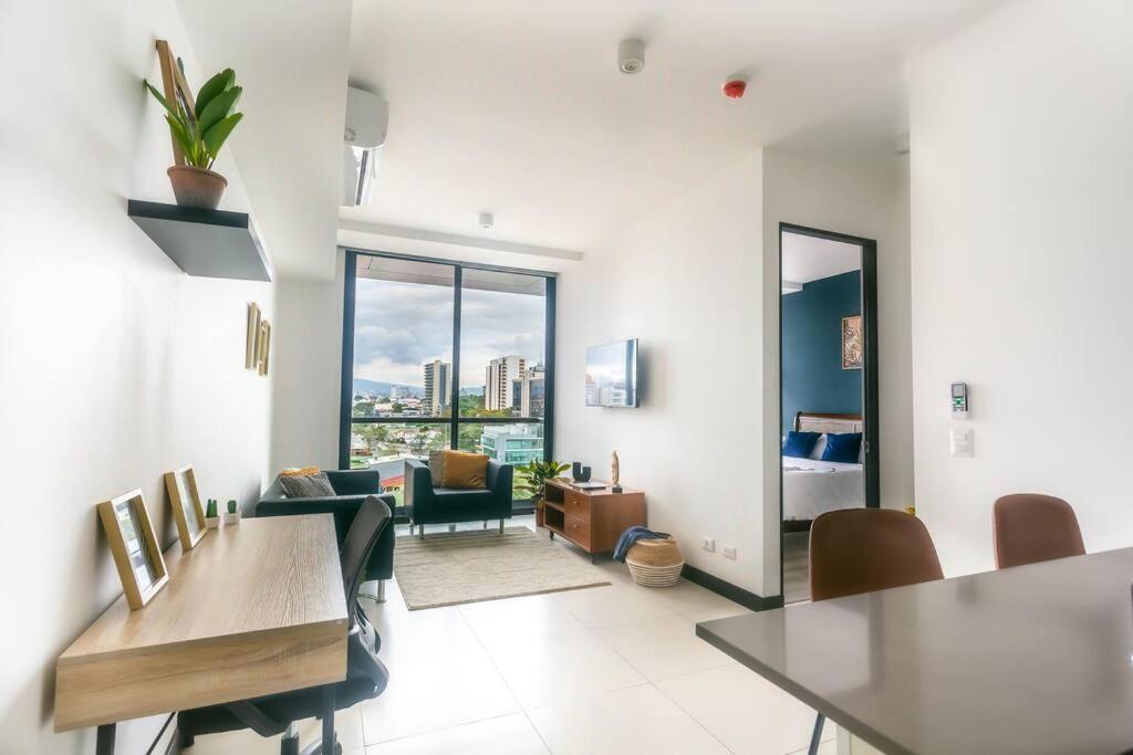 10th Floor & Rooftop Jacuzzi